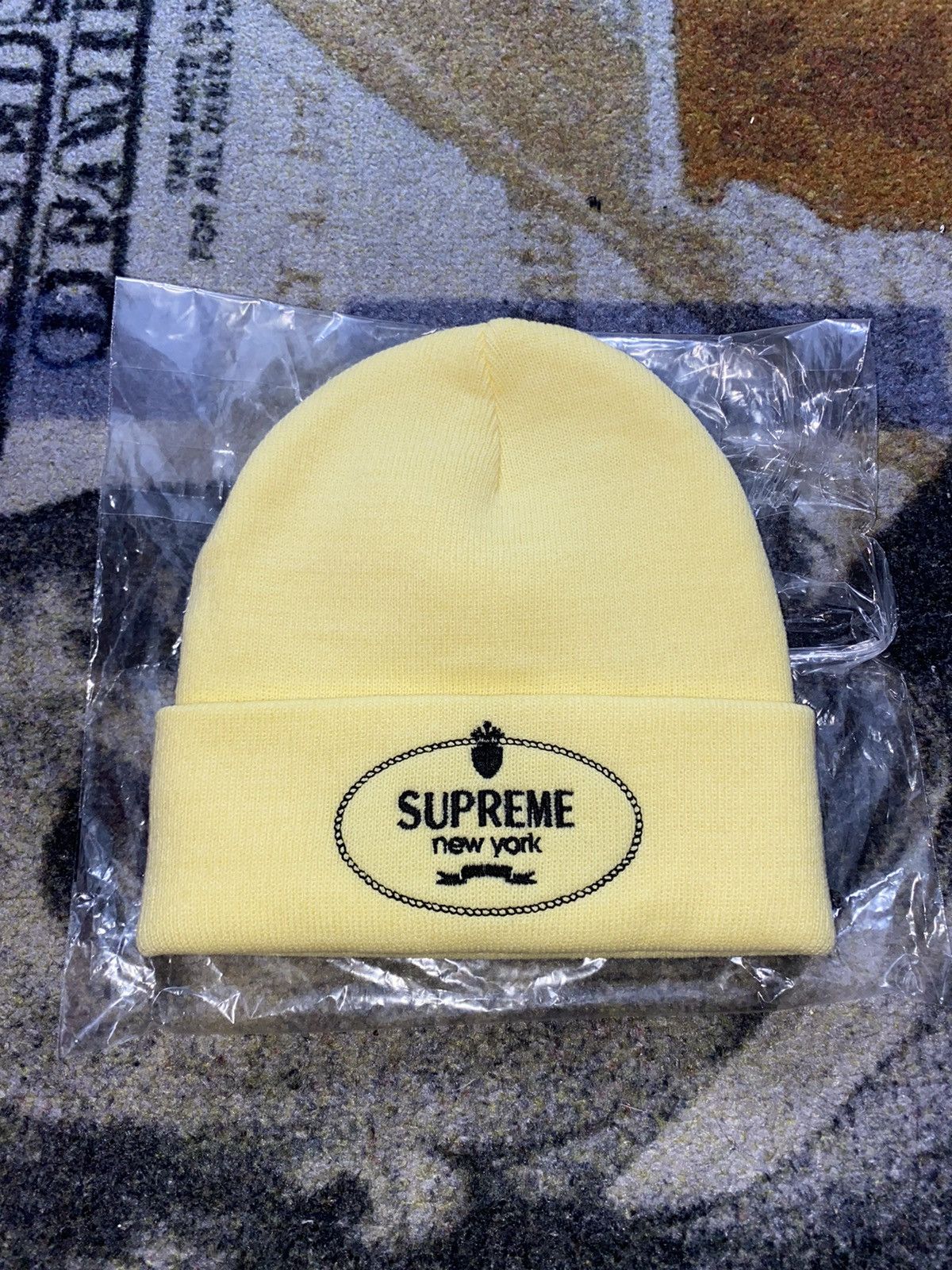 Supreme Supreme Crest Beanie Yellow Size ONE SIZE - 1 Thumbnail