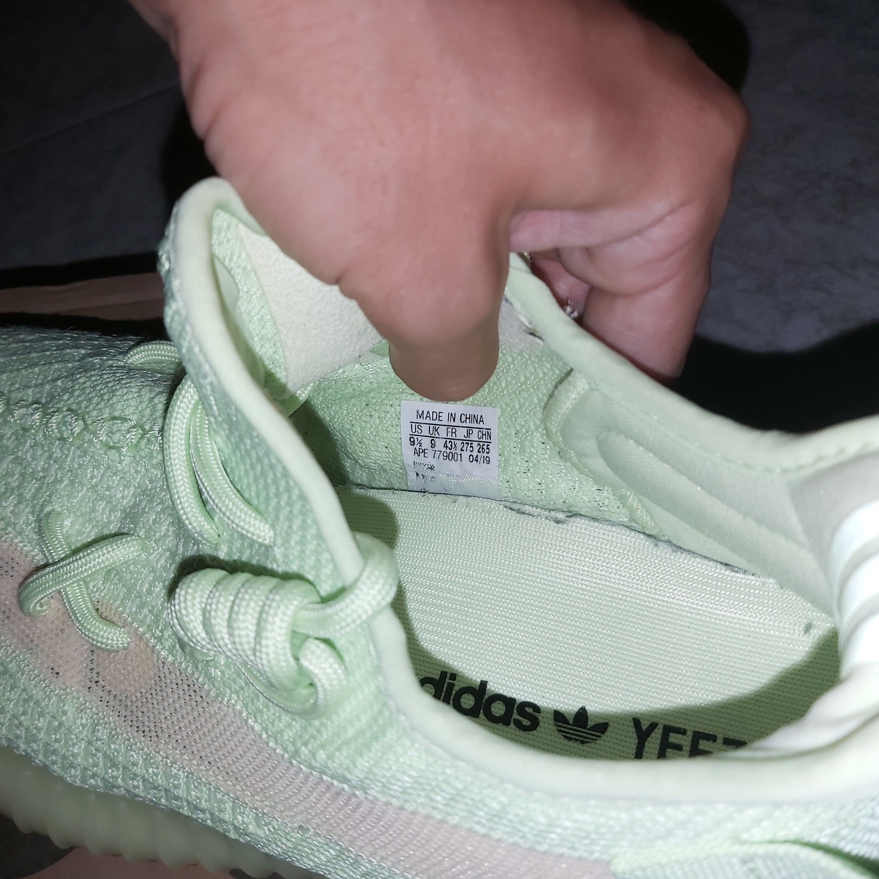 Yeezy Adidas yeezy boost 350 V2 glow in the dark Size US 9.5 / EU 42-43 - 7 Thumbnail