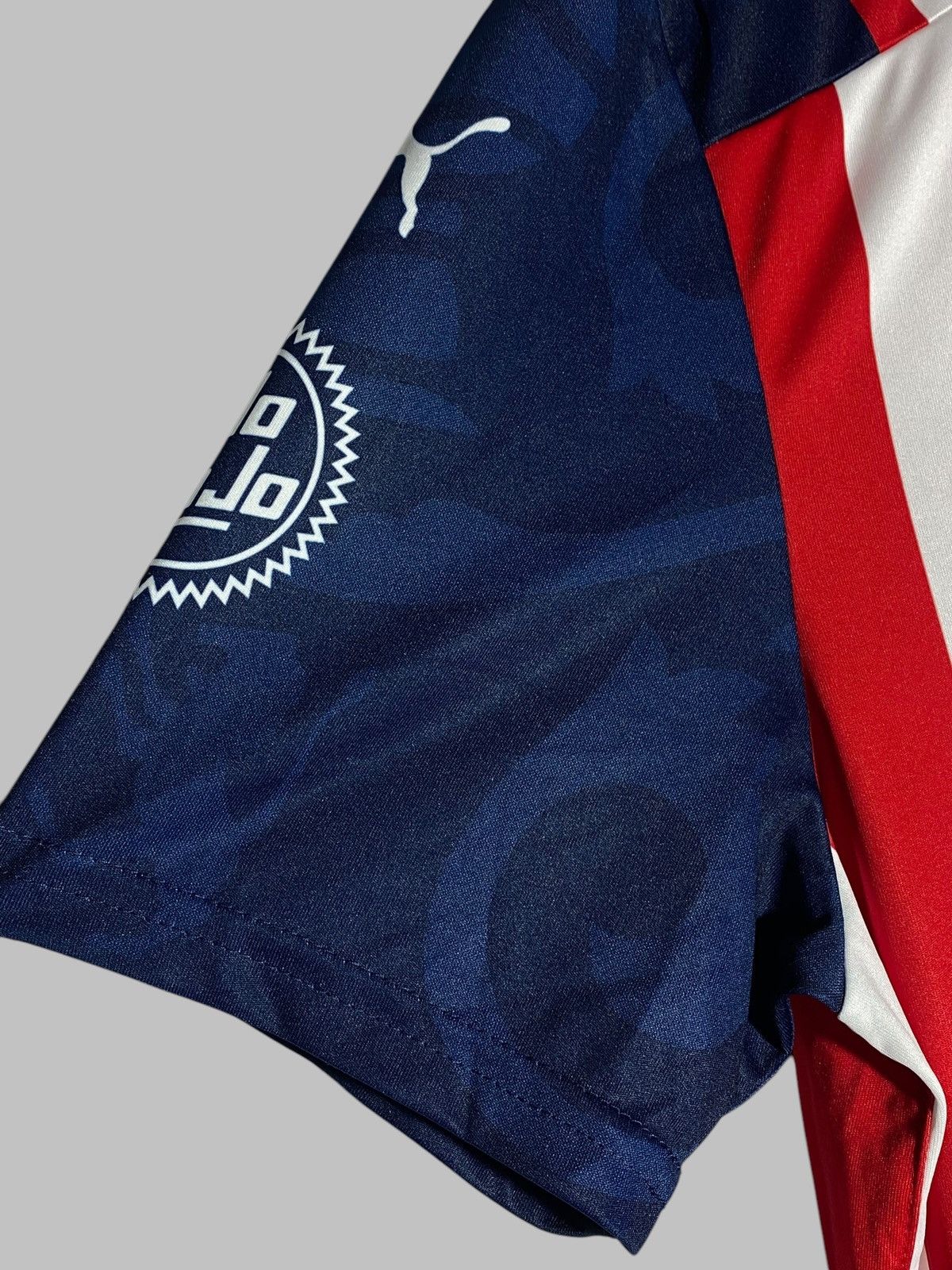 Puma New Puma Chivas de Guadalajara 2021 2022 Home Football Shirt Size US L / EU 52-54 / 3 - 6 Thumbnail