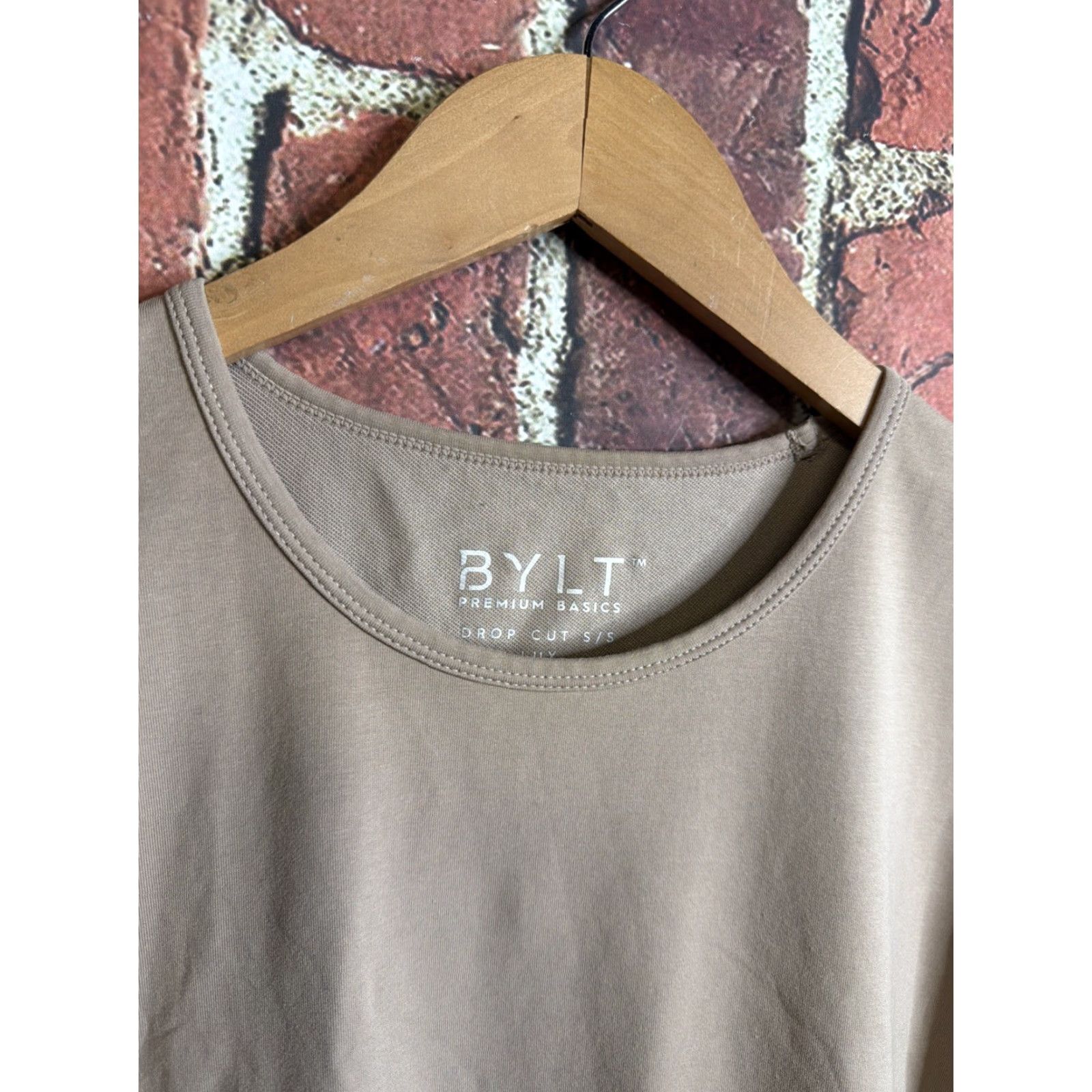 Asics BYLT Shirt Mens Beige 2XL Short Sleeve Crew Neck Cotton Blend T-Shirt Premium Basics Lux Drop Cut Logo Size US XXL / EU 58 / 5 - 2 Thumbnail