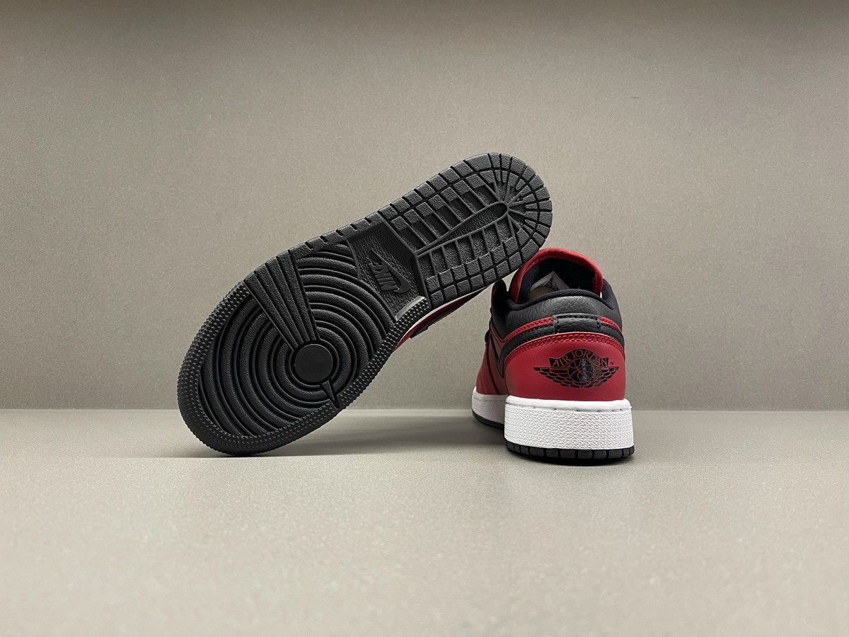 Jordan Brand Nike Jordan 1 Low Gym Red Black Pebbled GS Size US 6 / IT 36 - 8 Thumbnail