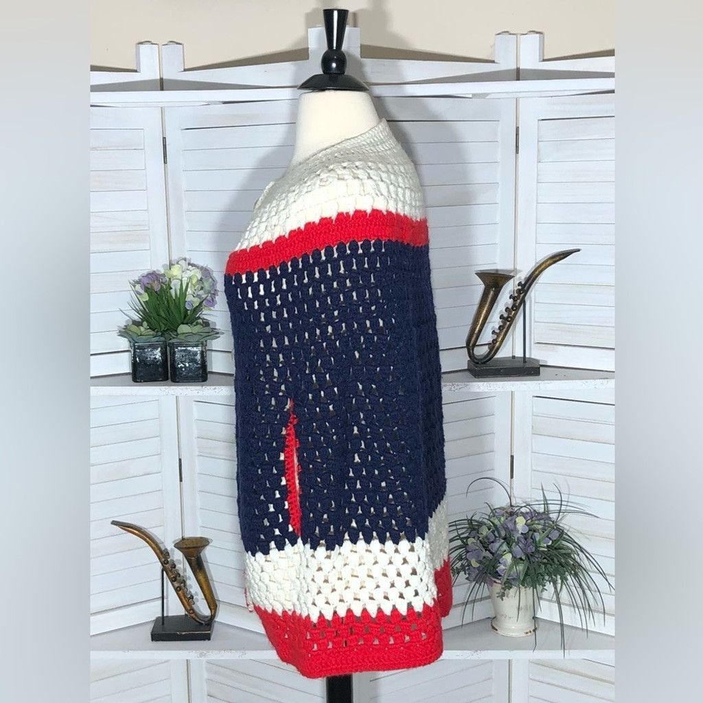 Vintage 90s grandma' crocheted poncho wrap cape wool red white XL Size L / US 10 / IT 46 - 4 Thumbnail