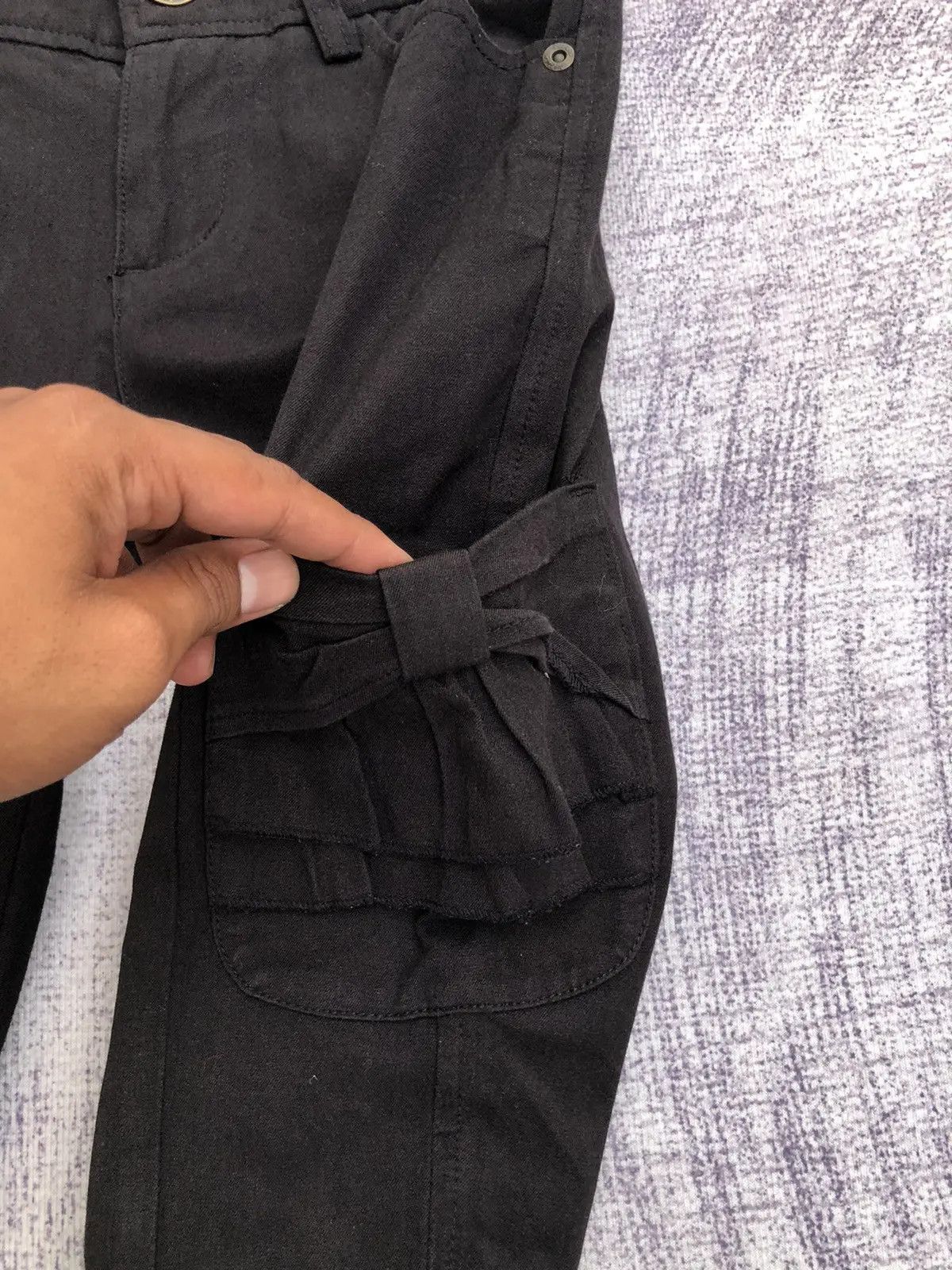 Japanese Brand × Vintage Black Cargo Pants Zipper Leg Skinny Trousers Multi Pocket Size US 26 / EU 42 - 6 Thumbnail