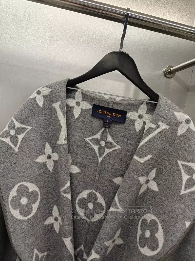 Louis Vuitton Louis Vuitton Gray full print big logo bathrobe coat Size M / US 6-8 / IT 42-44 - 3 Thumbnail
