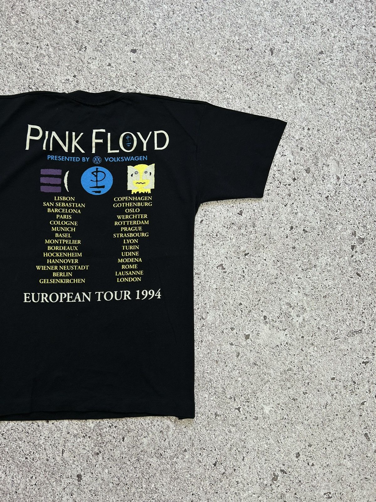 Band Tees × Pink Floyd × Vintage Vintage 90s Pink Floyd European Tour 1994 Rock Band T-Shirt Size US L / EU 52-54 / 3 - 8 Thumbnail