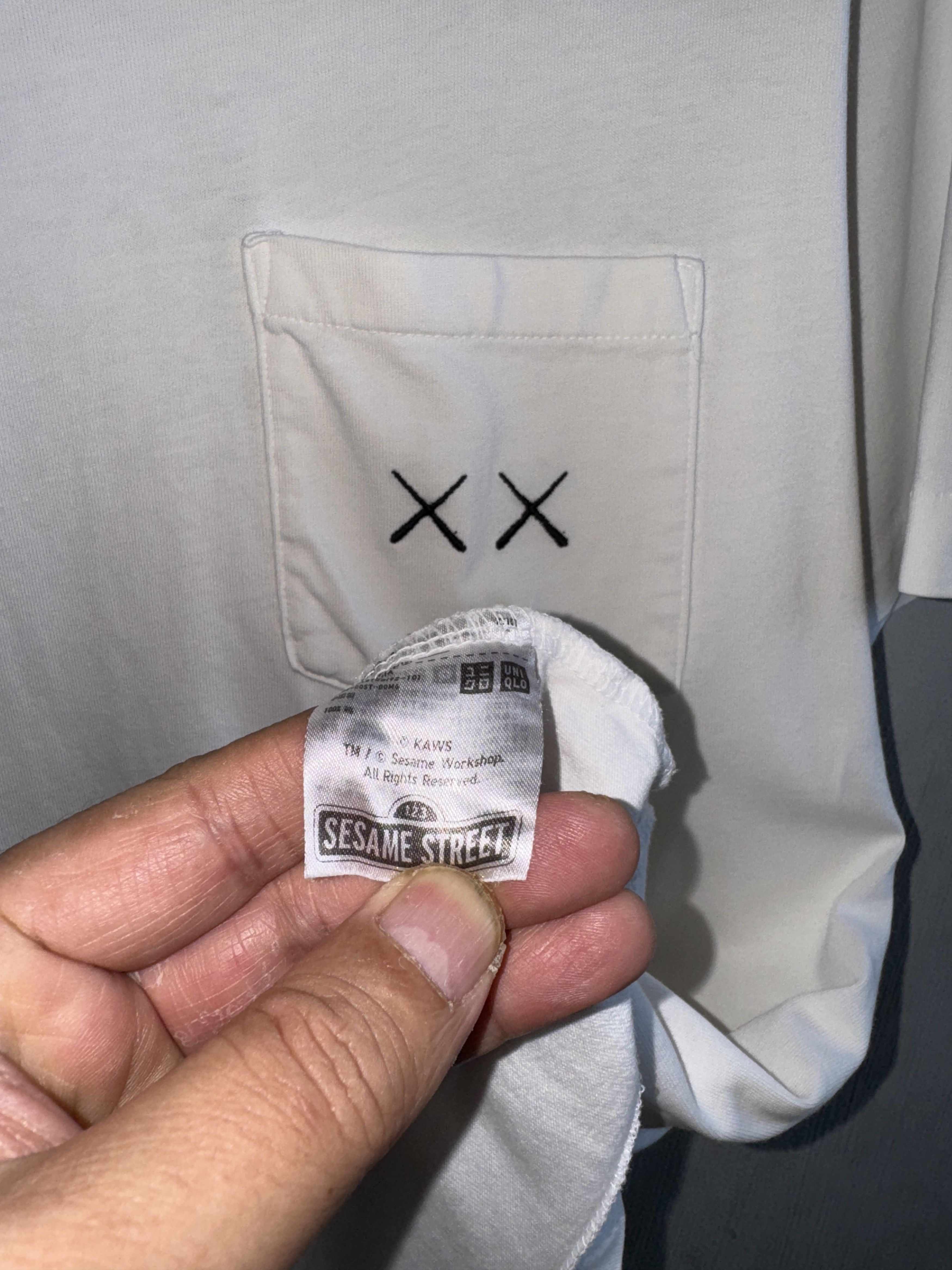 Kaws × Uniqlo Kaws Sesame Street Uniqlo Shirt Size US L / EU 52-54 / 3 - 6 Thumbnail