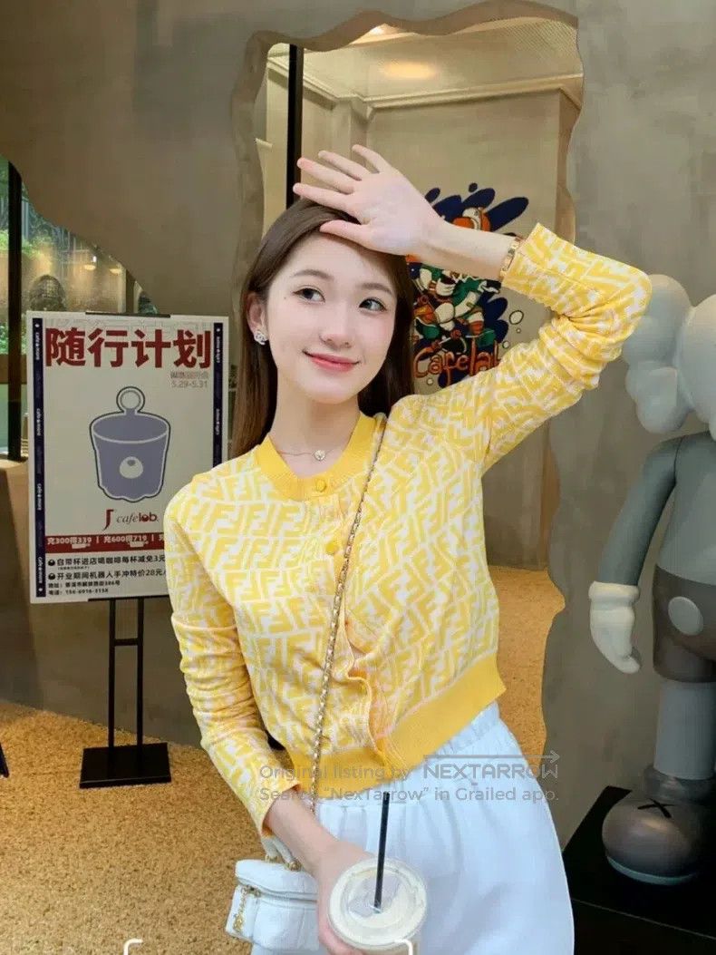 Fendi Fendi SS21 Casual Viscose Knit Sweater - Yellow Size XS / US 0-2 / IT 36-38 - 1 Thumbnail