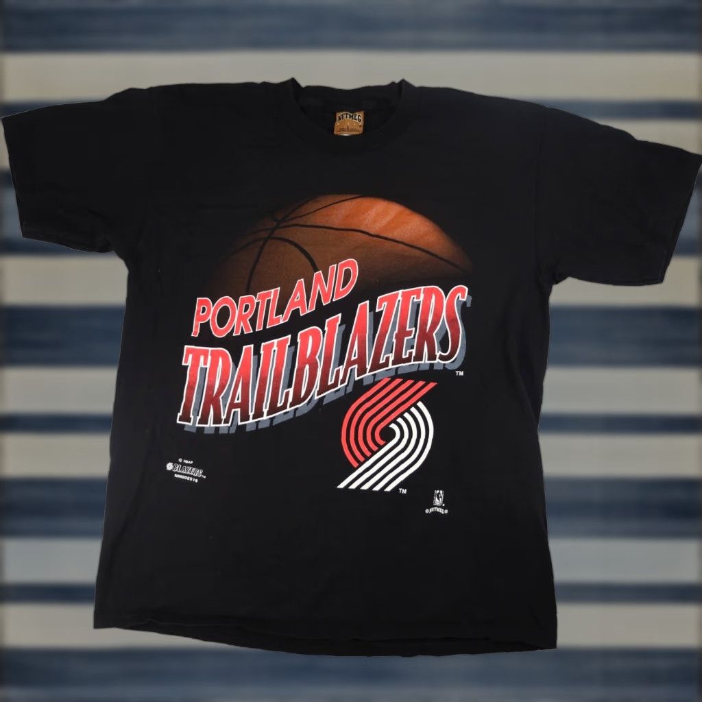 Nutmeg VINTAGE Nutmeg Portland Trailblazers Graphic T Shirt Shirt Mens Large Black 90s Basketball Fans Clothing Size US L / EU 52-54 / 3 - 1 Thumbnail