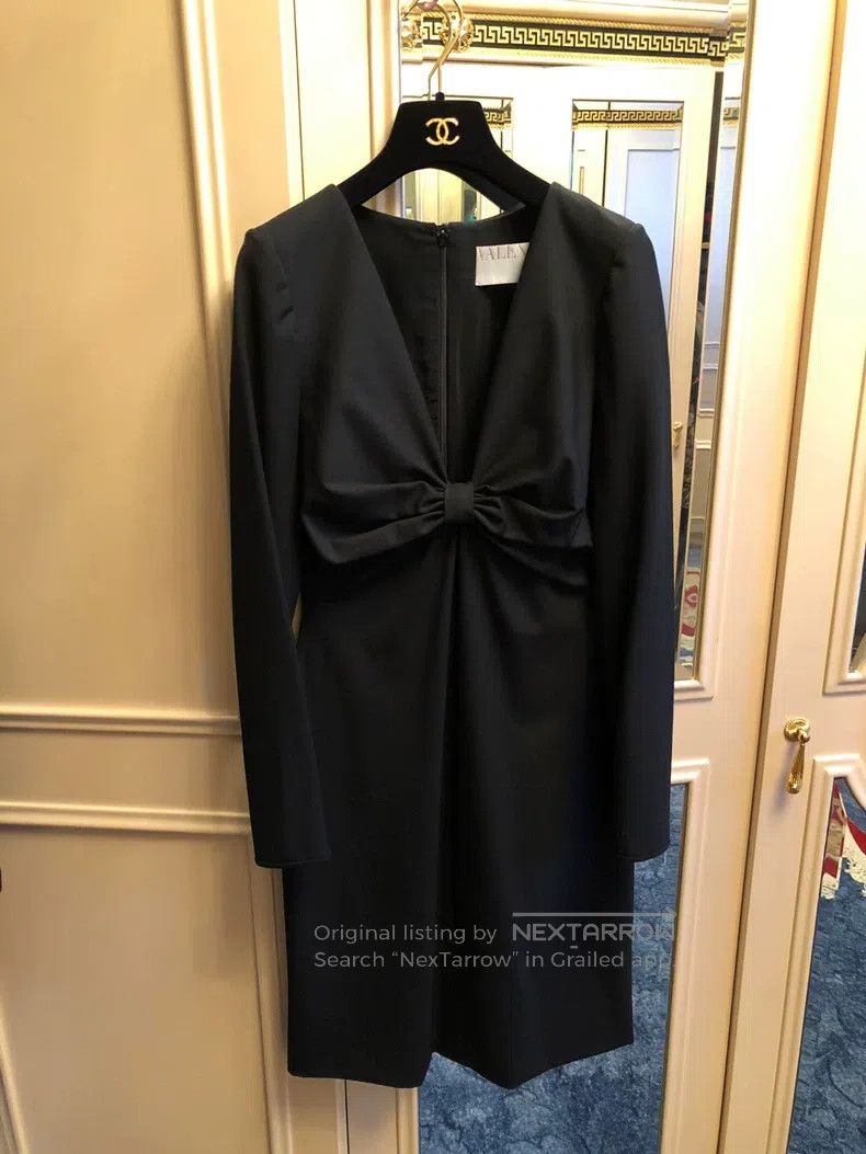 Valentino Valentino Little black dress Size M / US 6-8 / IT 42-44 - 2 Thumbnail