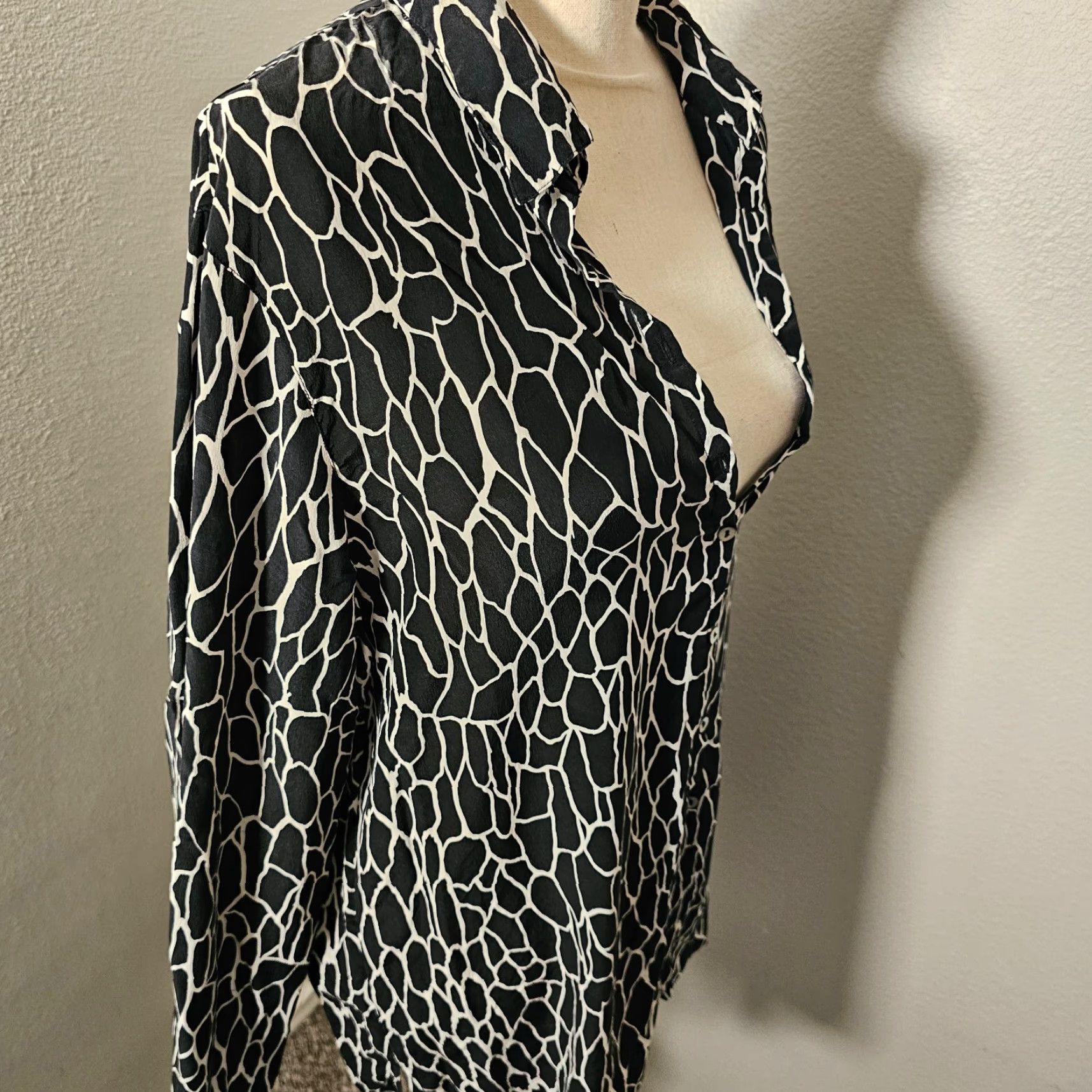 Vintage VINTAGE Allison Taylor Shirt Blouse Women's M Black & White Silk Geometric Print Geometric Blouse 90s Womens Size M / US 6-8 / IT 42-44 - 6 Thumbnail