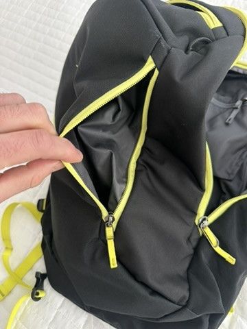 Arc'teryx RARE Arc'teryx Mantis 26L Backpack Black / Olive Moss Size 26 - 19 Thumbnail
