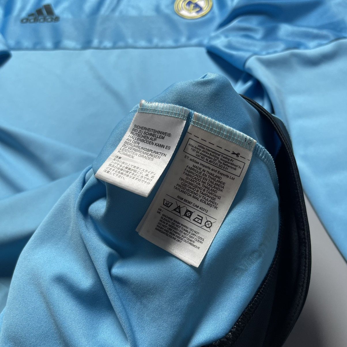 Adidas REAL MADRID ADIDAS 2015/2016 FOOTBALL GK JERSEY #1 NAVAS Size US M / EU 48-50 / 2 - 12 Thumbnail