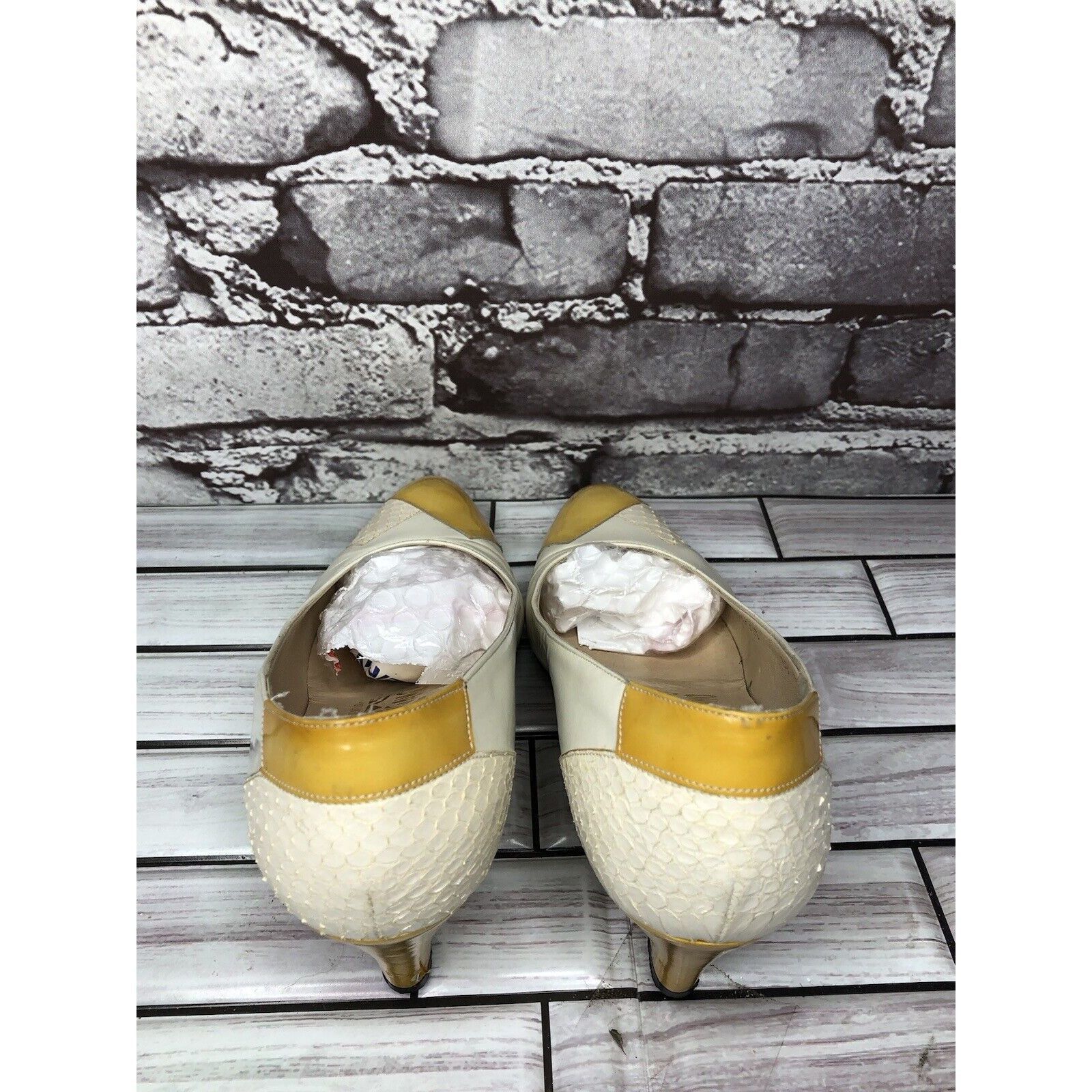 Salvatore Ferragamo Salvatore Ferragamo Ivory Leather Snake Yellow Patent Dress Size US 5 / IT 35 - 13 Thumbnail