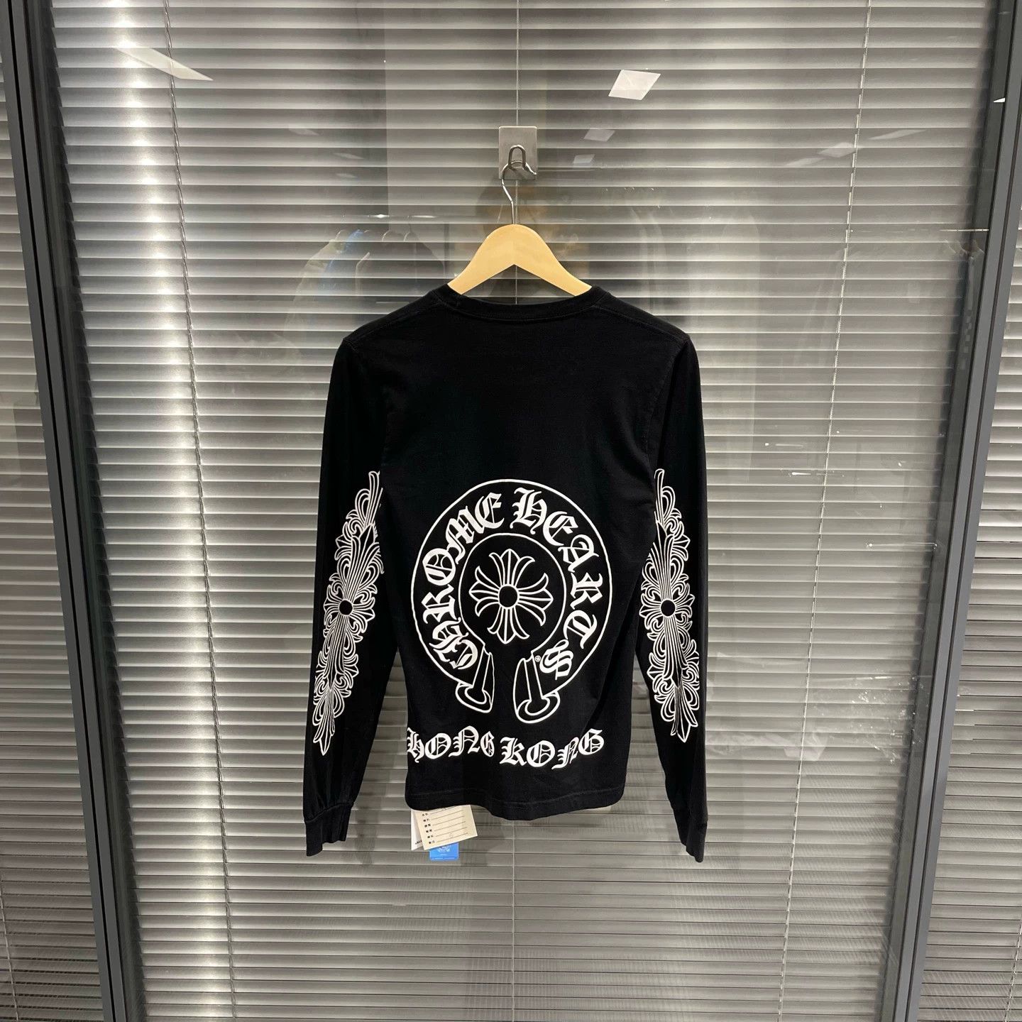Chrome Hearts Chrome Hearts HK Exclusive Qilin Arm Horse Shoe LS S 99New Size US S / EU 44-46 / 1 - 1 Thumbnail