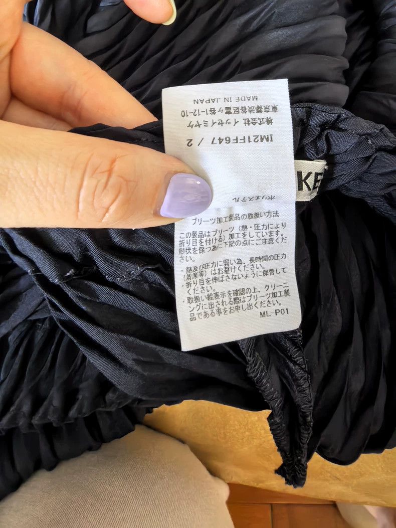 Issey Miyake Issey Miyake size:2 Dark blue fish-scale pants Size 22" - 4 Thumbnail