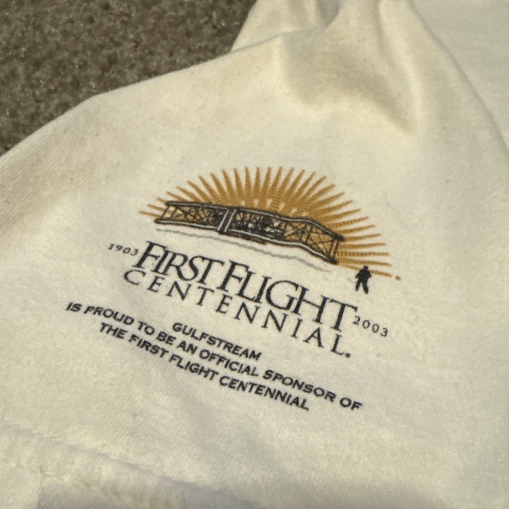 Vintage VINTAGE 2003 AirStream Private Jet Airplane Luxury Aircraft Large T-Shirt Aircraft Men L White 90s Mens Size US L / EU 52-54 / 3 - 5 Thumbnail