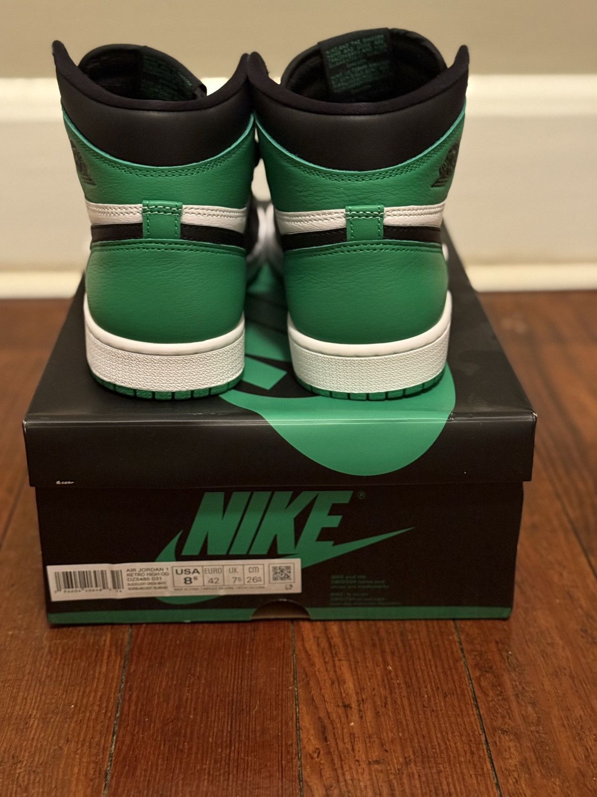 Air Jordan 1 Retro High OG Lucky Green