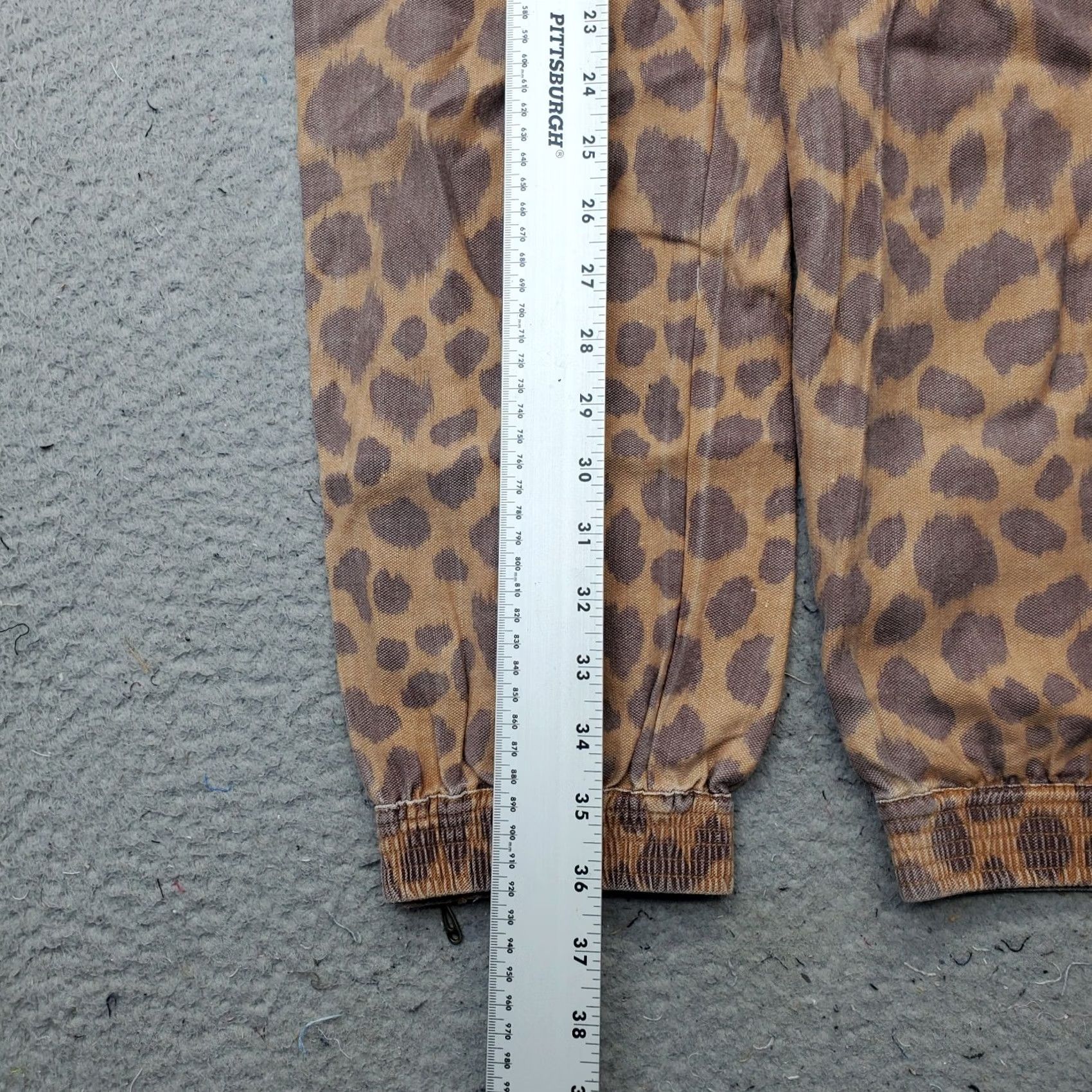 Anthropologie Anthropologie Joggers Pants Womens Size 0 Multi Leopard Print Ankle Zipper Regular Waist 26.5" Inseam 26.5" Size 25" / US 0 / IT 36 - 3 Thumbnail