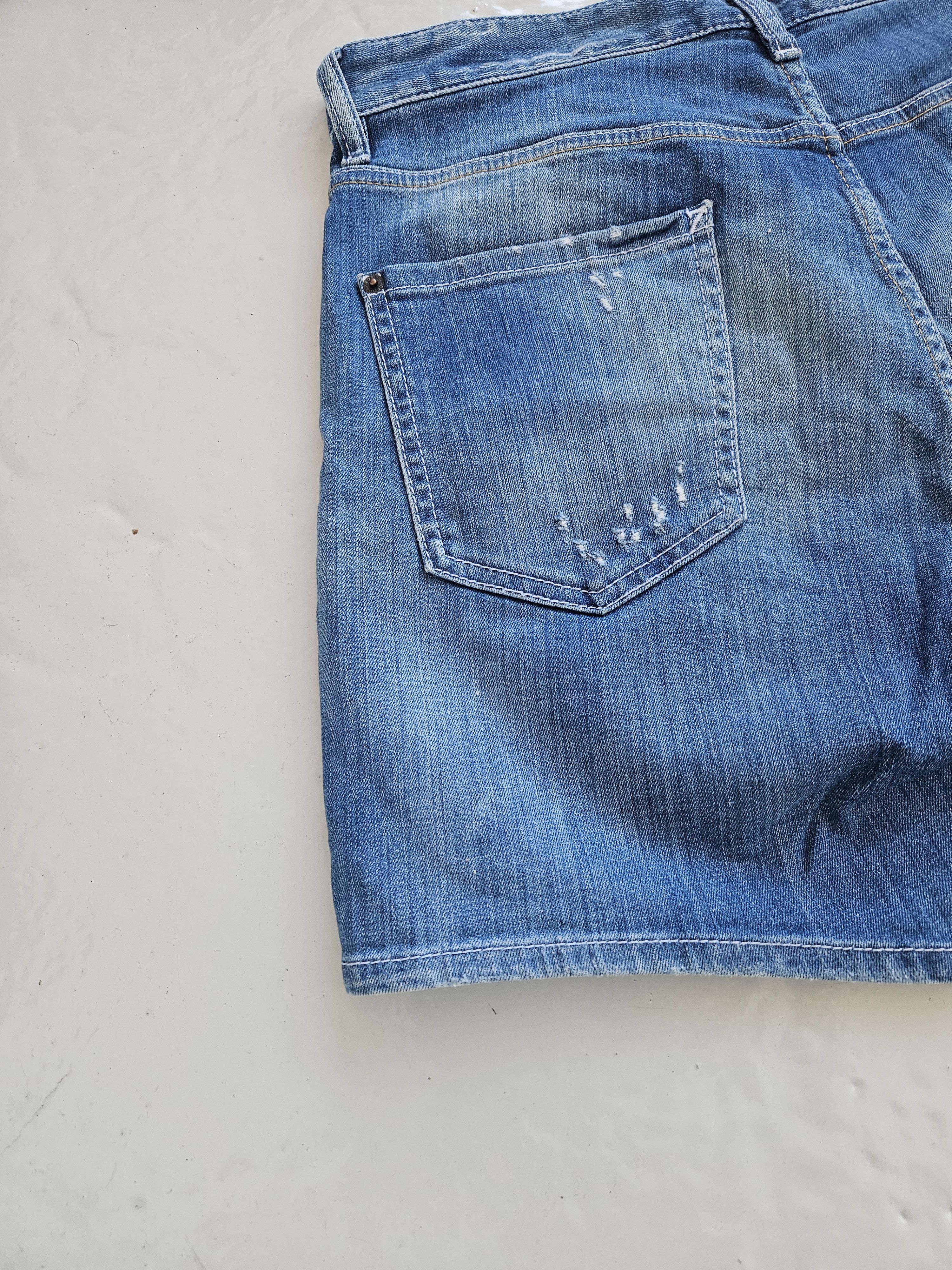 Dsquared2 Dsquared2 square crotch short distressed denim Size US 32 / EU 48 - 16 Thumbnail