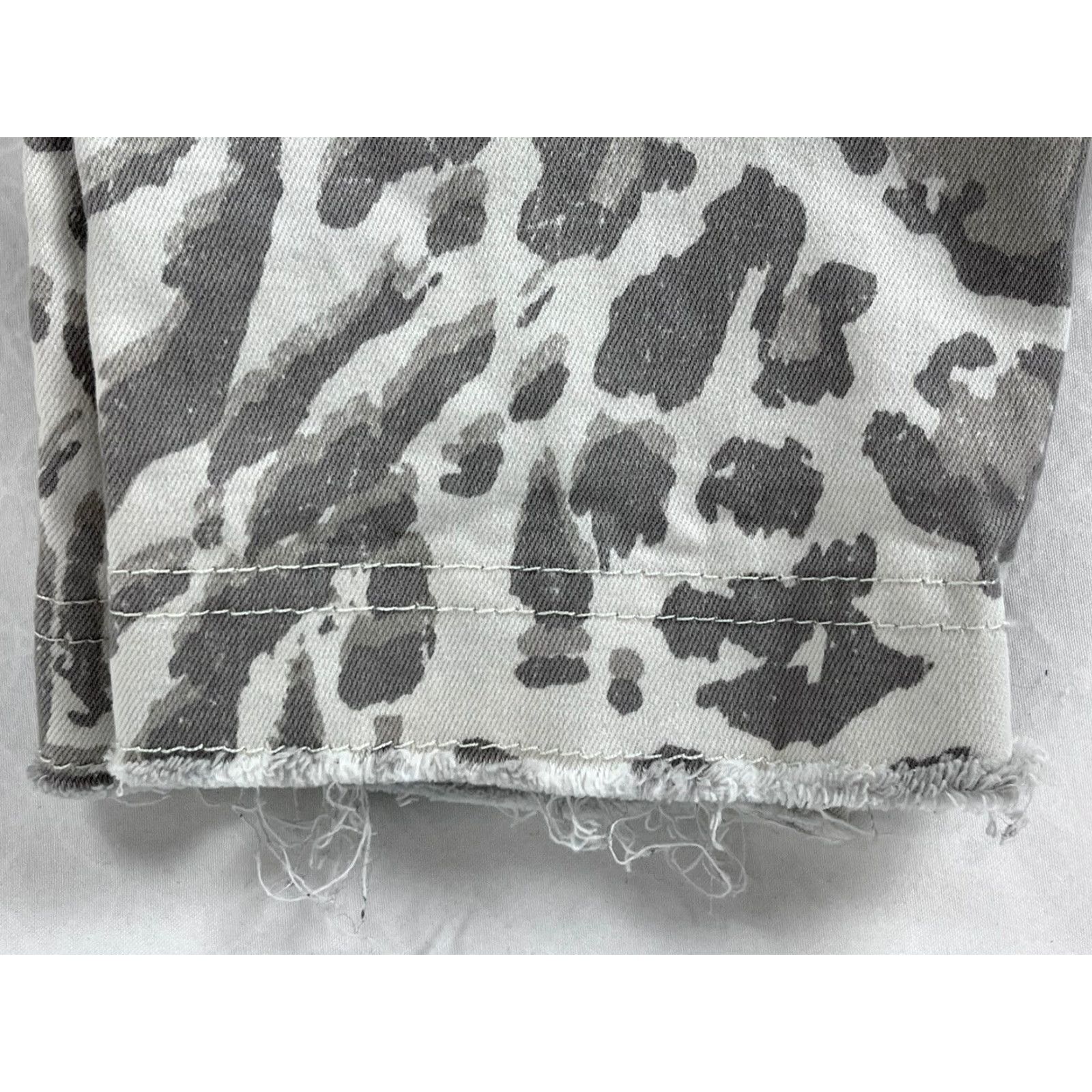 Vintage DEMOCRACY Animal Print Jeans Sz 8 Womens Skinny Raw Hem White Grey Leopard Size 30" / US 8 / IT 44 - 6 Thumbnail