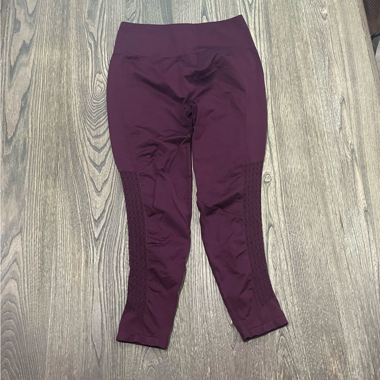Fabletics Fabletics Womens Capri Leggings Wide Waistband Mid Rise Sz L Size 31" - 1 Thumbnail