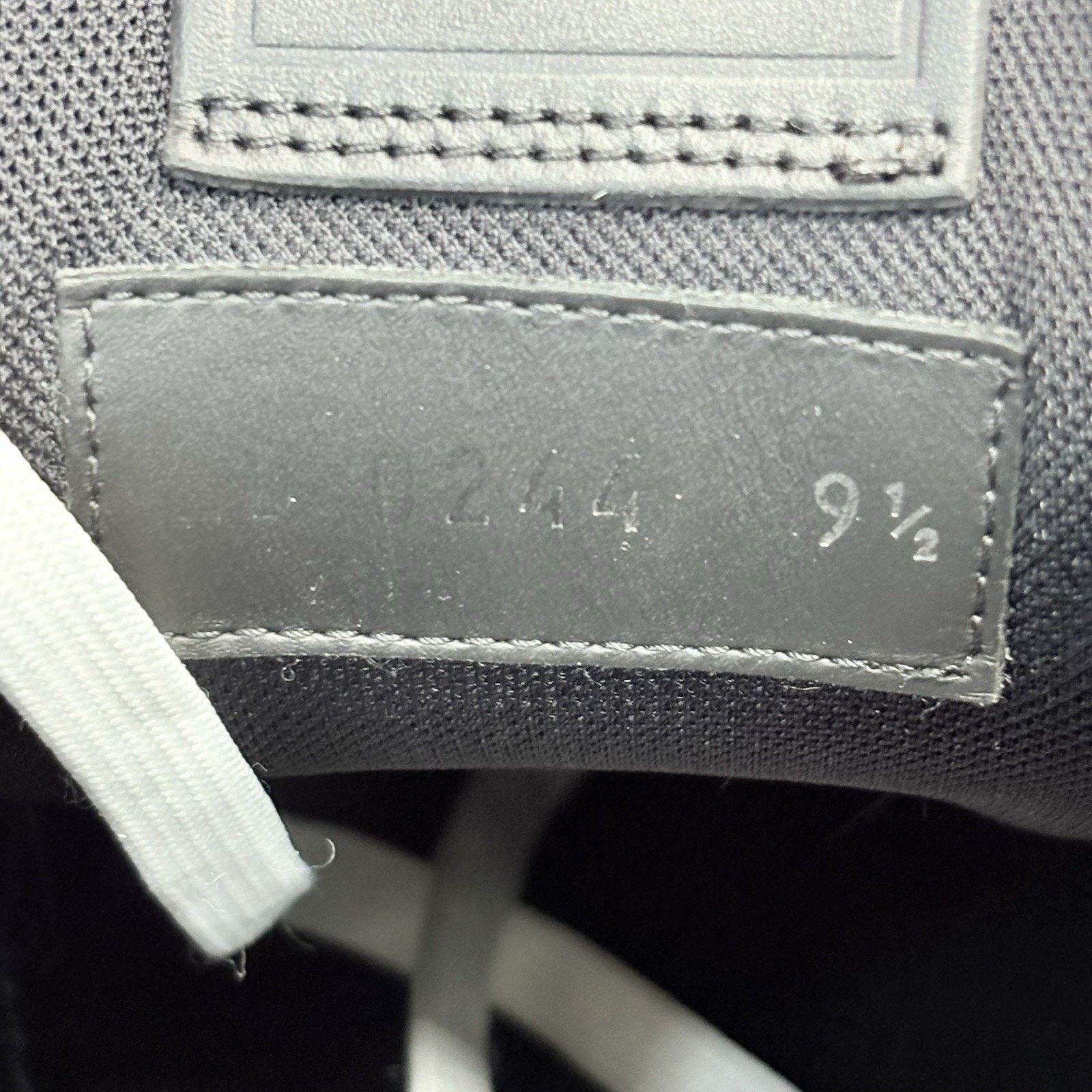 Louis Vuitton 10.5-11 US Louis Vuitton Trainer ' Black White '| VERY CLEAN Size US 11 / EU 44 - 14 Thumbnail