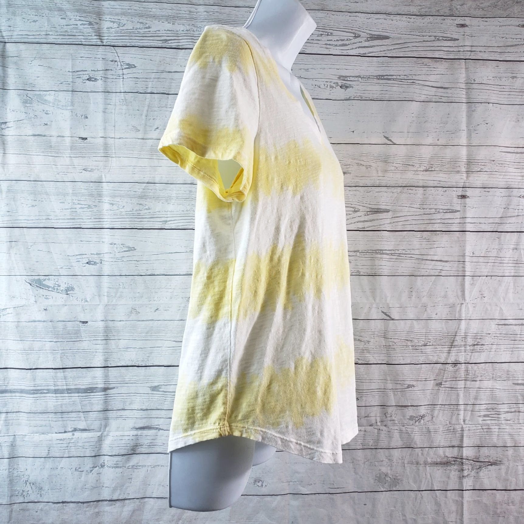 Old Navy Old Navy Womens Everywear Tee Shirt M Short Sleeve Yellow Striped Cotton Xs? Size 32" / US 10 / IT 46 - 3 Thumbnail