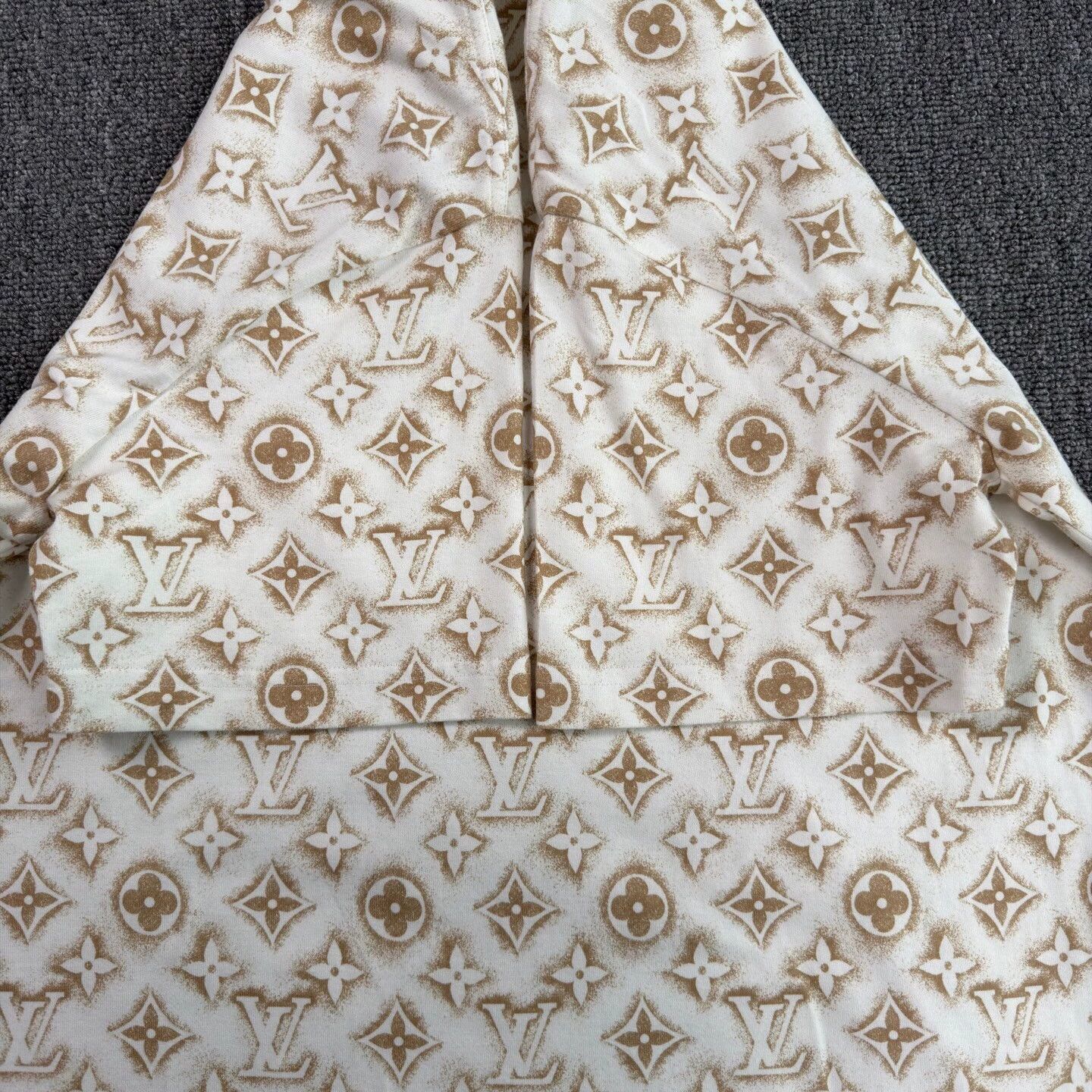 Louis Vuitton LV Beige All Over Print SS Tee S Like New Size US S / EU 44-46 / 1 - 6 Thumbnail