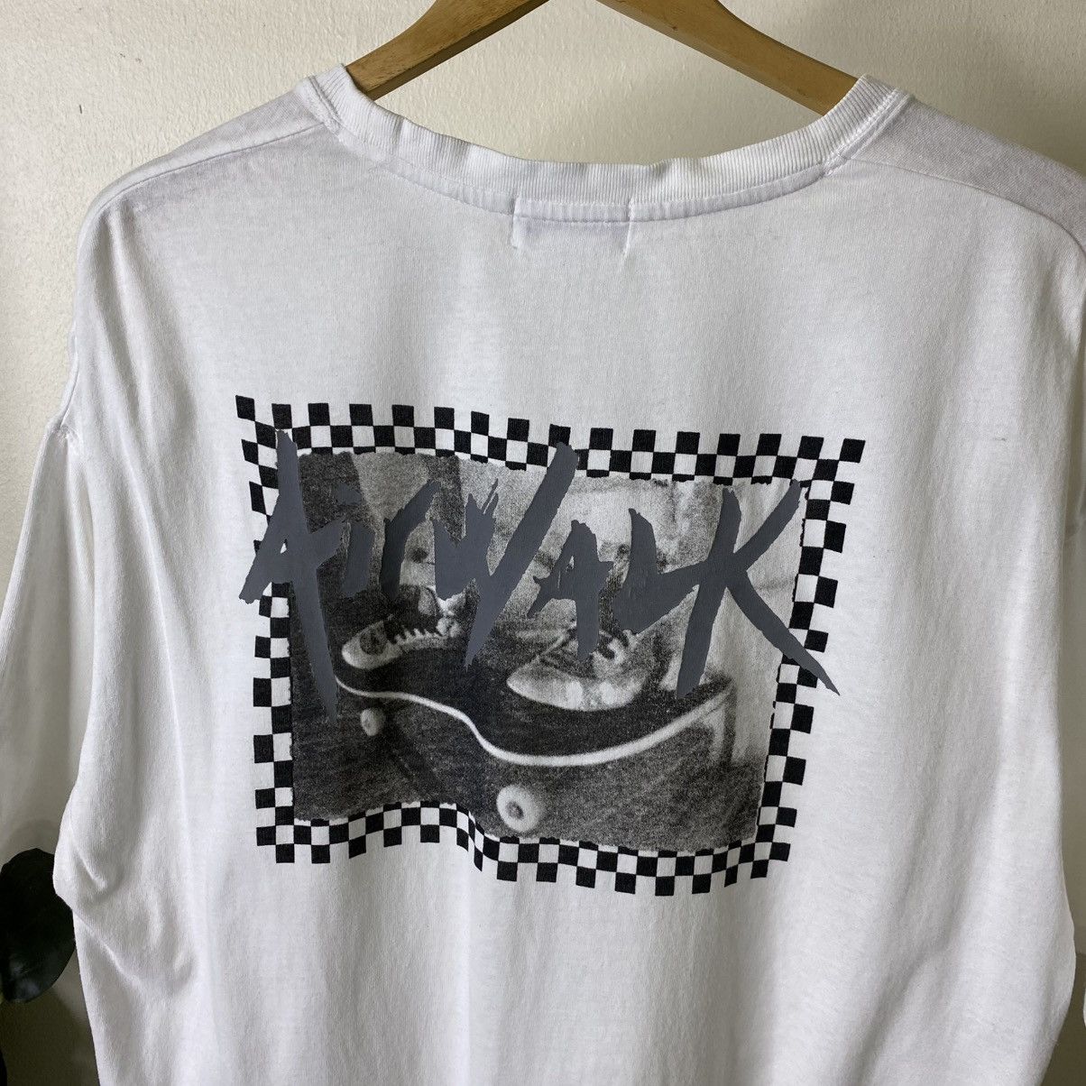 Airwalk Vintage Y2K Airwalk Skateboard Skater Streetwear Tee Size US L / EU 52-54 / 3 - 2 Thumbnail