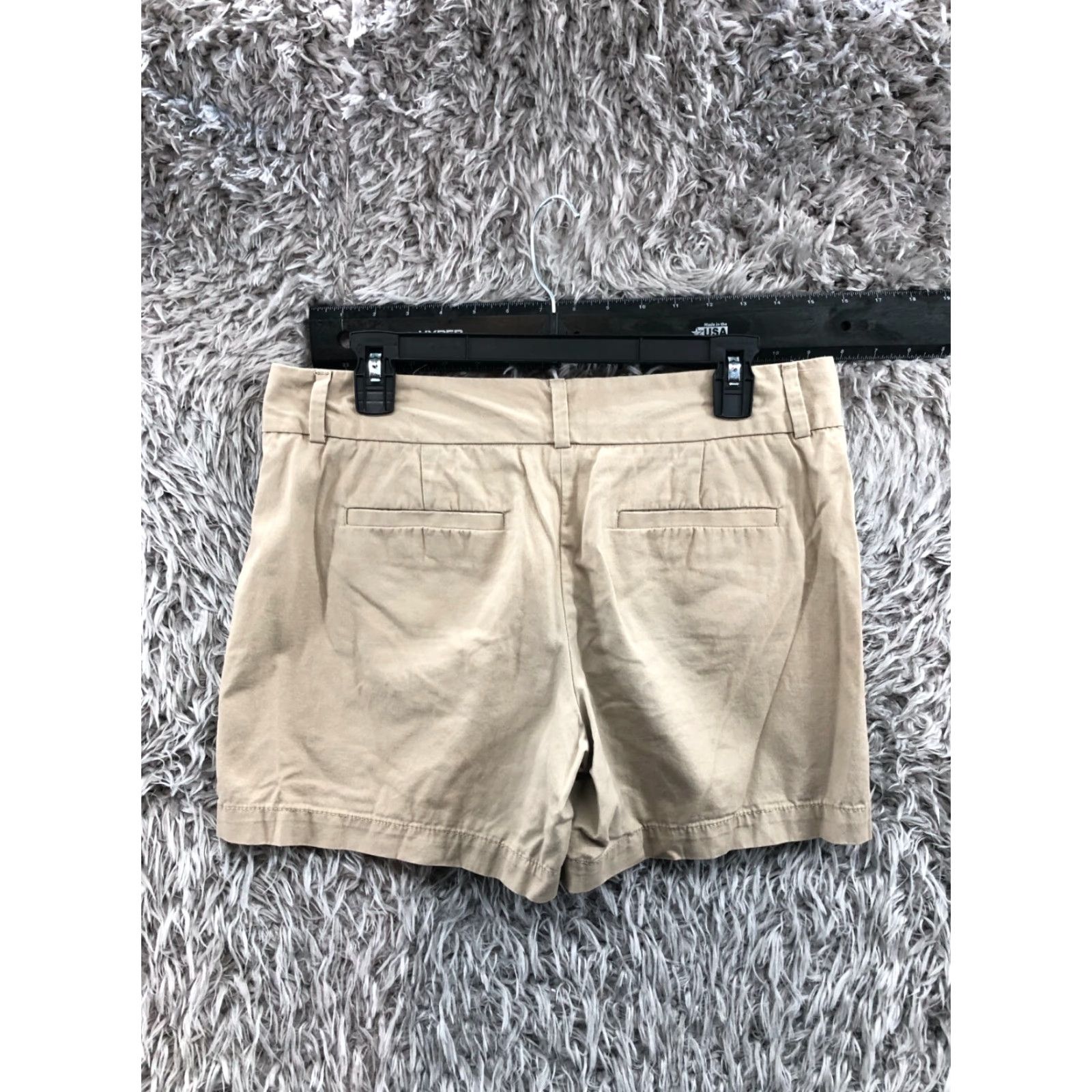 Loft LOFT Khaki Chino Shorts Womens Size 6 Mid Rise Medium Wash Beige Hook Eye Casual Beach Driving Walking 5-Pocket Regular Size 28" / US 6 / IT 42 - 4 Thumbnail