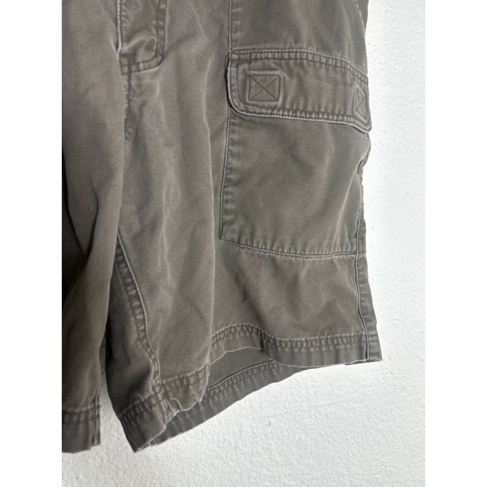 Eddie Bauer Eddie Bauer Army Green Cargo Shorts 38x8 Cotton Men's Regular Color Green Cargo Hiking Fishing Size US 38 / EU 54 - 5 Thumbnail