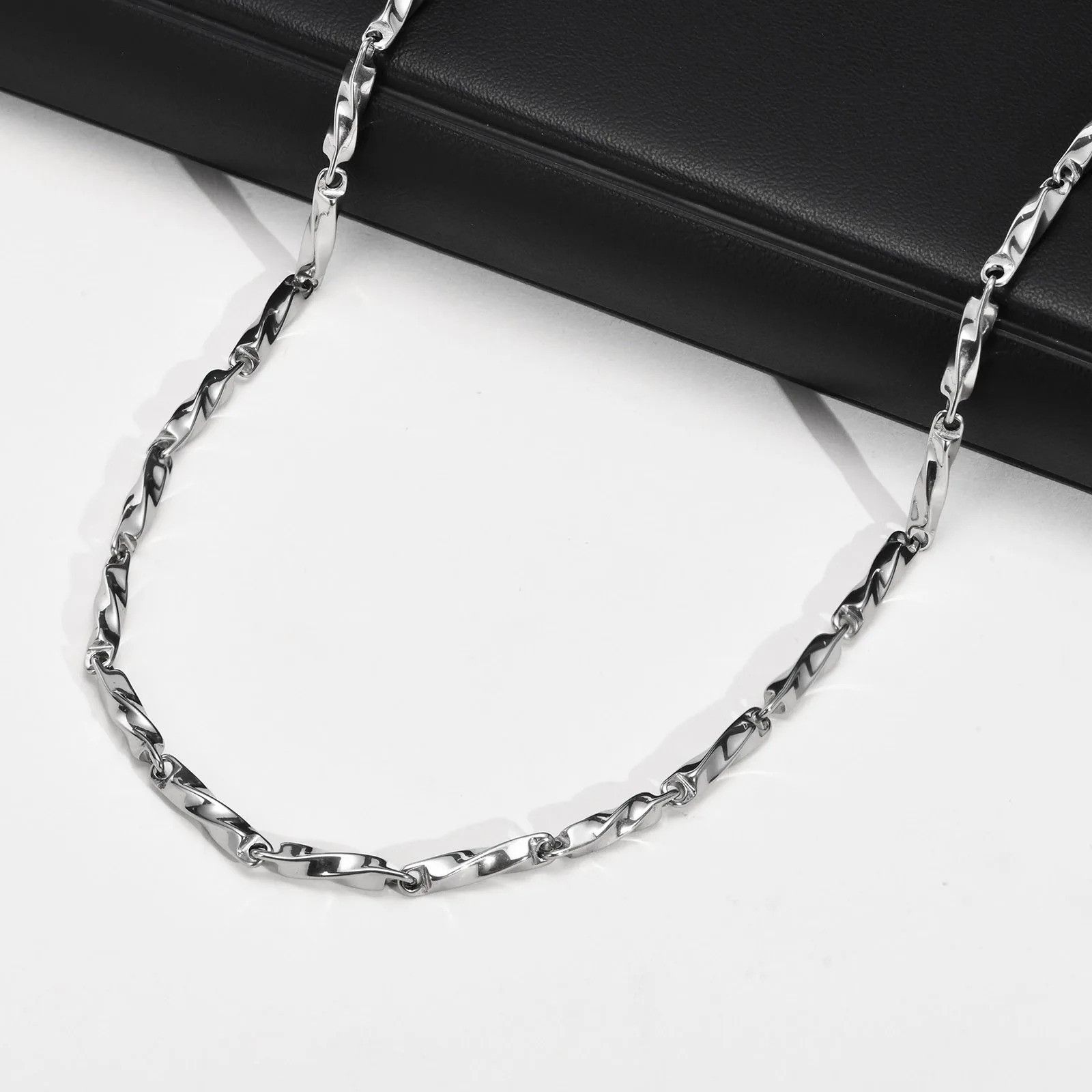 Vintage Geometric Twisted Links Necklace Size ONE SIZE - 2 Thumbnail