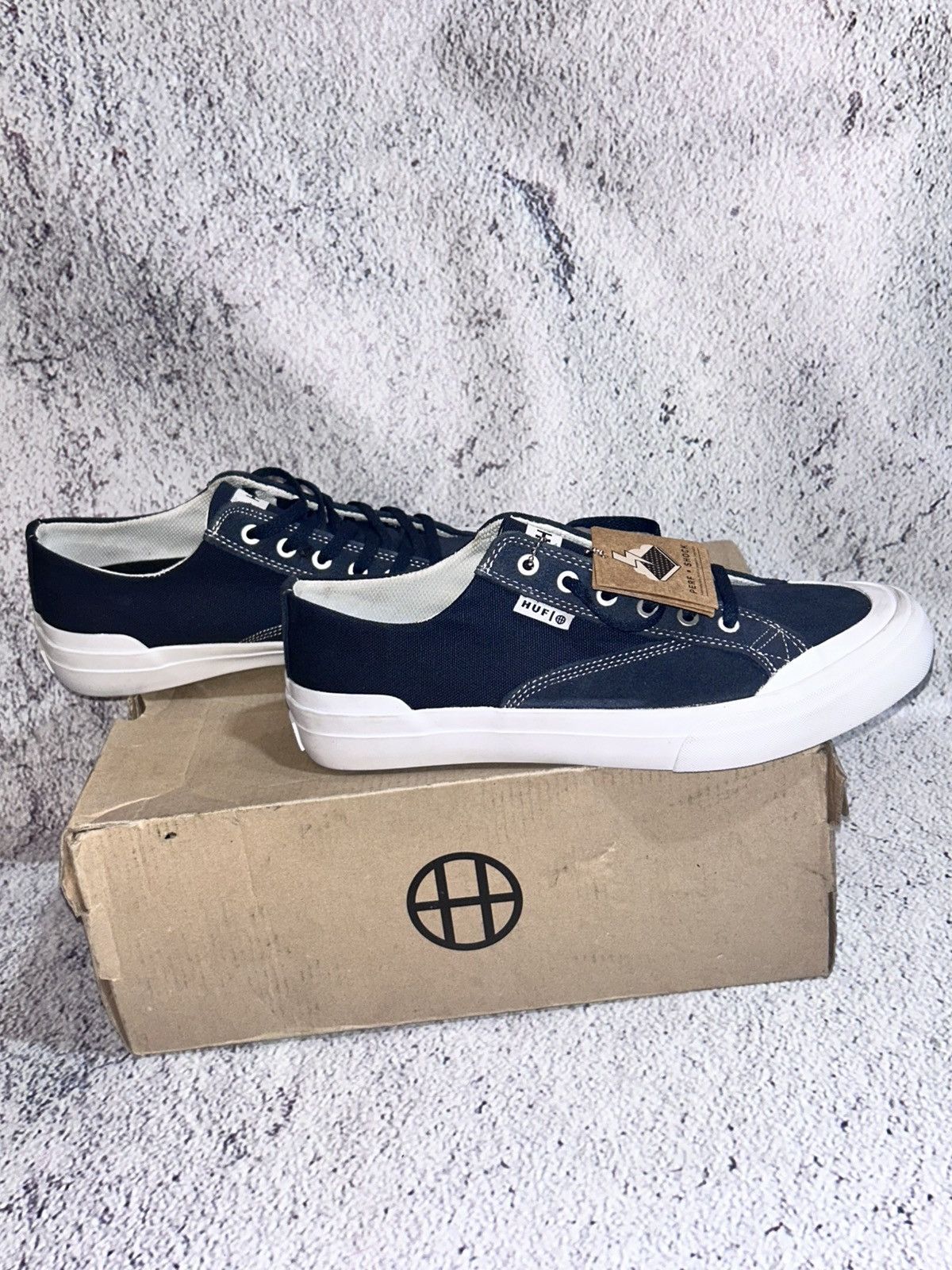 Huf HUF Classic Lo Ess Shoes Skate Sneakers Suede Size US 8 / EU 41 - 9 Thumbnail