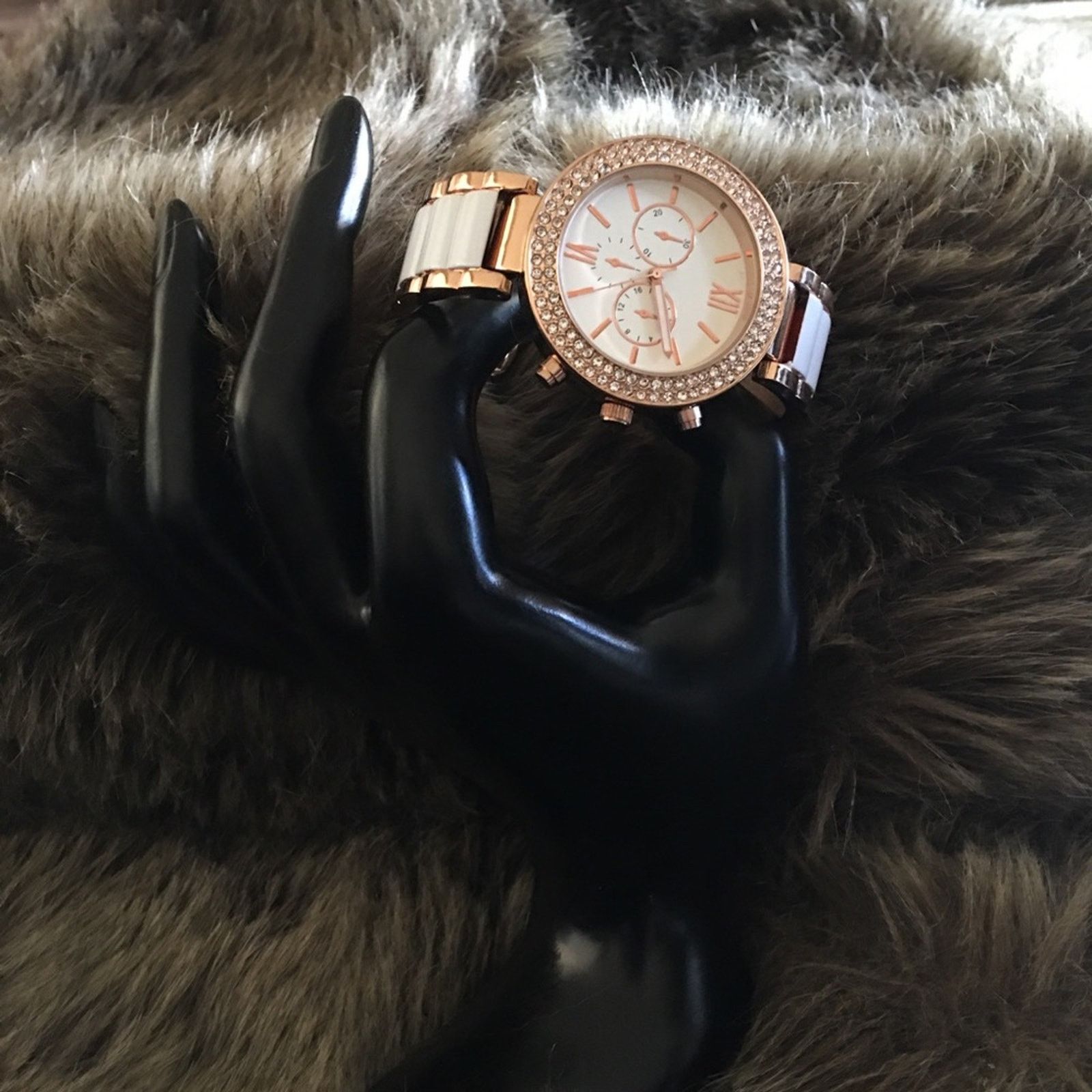 Other Ladies rose gold tone rhinestone cuff watch Size ONE SIZE - 2 Thumbnail