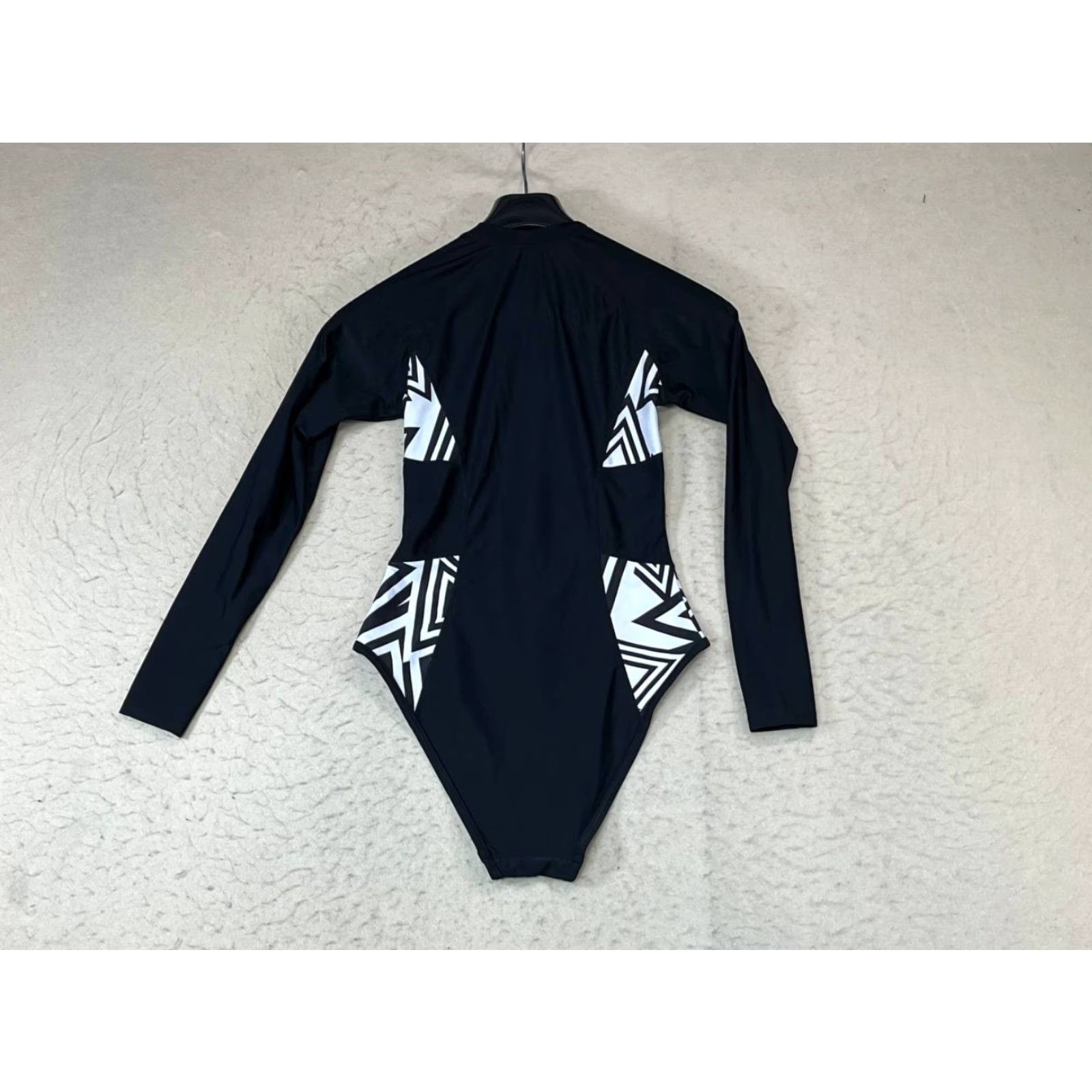 Vintage Axesea Women’s Rashguard Long Sleeve Swimwear Bodysuit Size 4 UPF Black 3/4 Zip One Piece Women–Long Sleeve Bodysuit Rashguard Black Size 4 Size S / US 4 / IT 40 - 2 Thumbnail