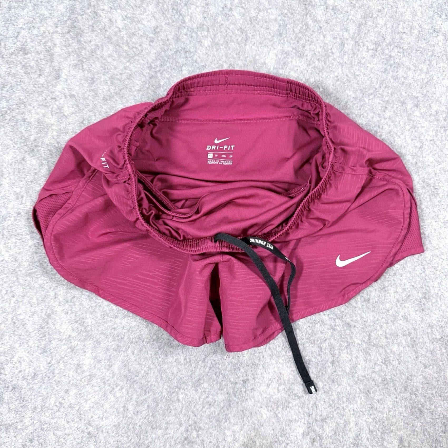 Nike Nike Dri-Fit Running Shorts Women's XS Magenta Red Color Logo Pockets Quick Dry 3.5 Inseam Athletic Summer Activewear Size 26" / US 2 / IT 38 - 3 Thumbnail