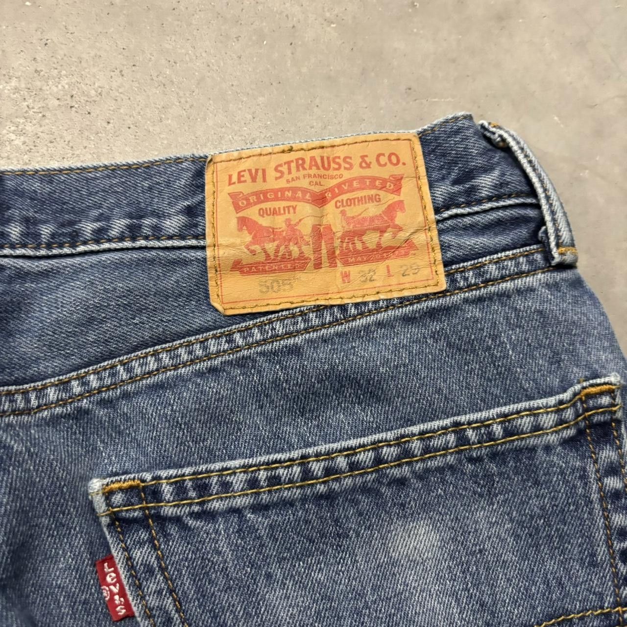 Levi's × Vintage Crazy Vintage Y2K/2000s Grunge Dark Wash Levi’s Denim Jeans! Size US 32 / EU 48 - 7 Thumbnail