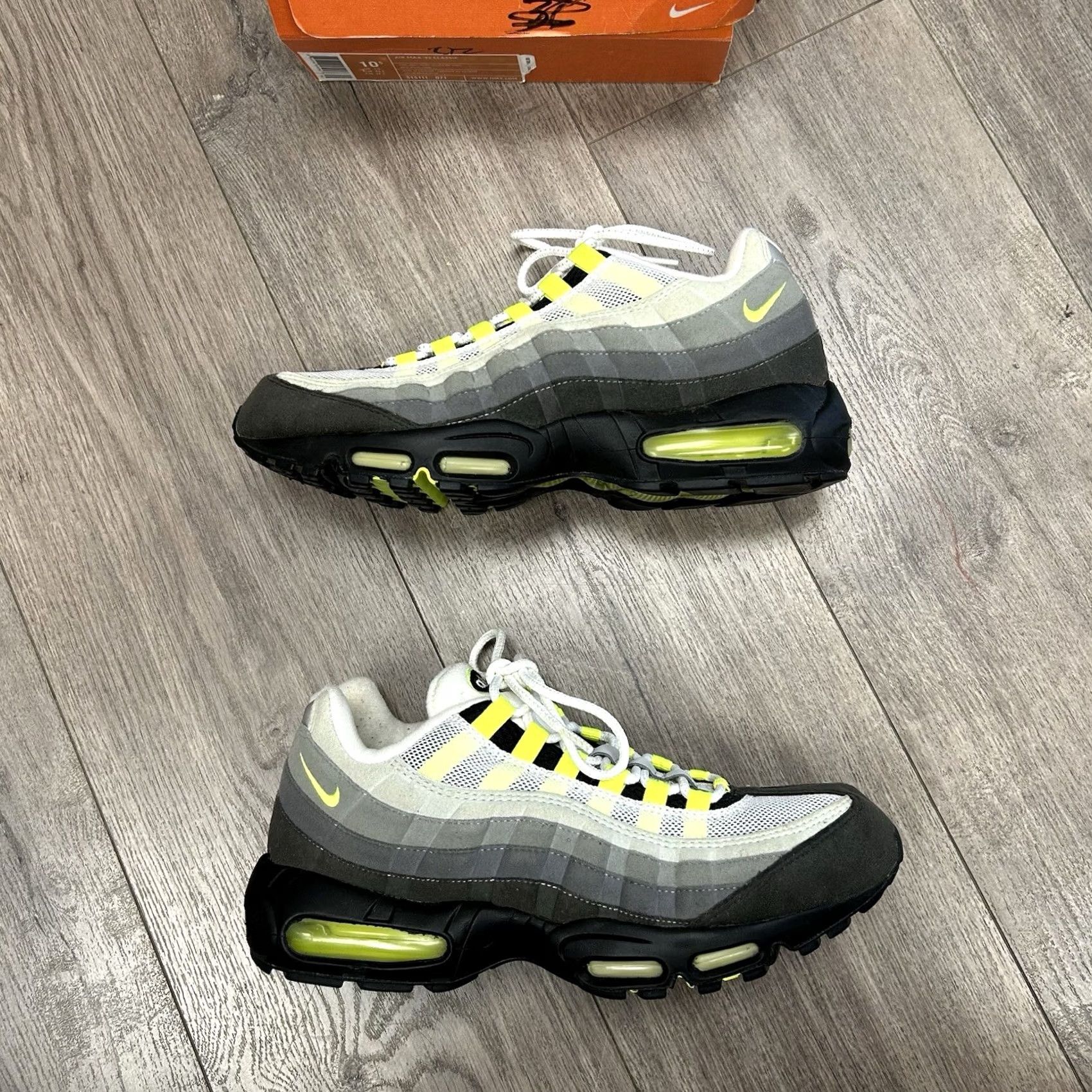 Nike Nike Air Max 95 Neon OG Sneaker Men's 10.5 Gray 2005 Used With Box Vietnam 313111-071 Vintage Size US 10 / EU 43 - 5 Thumbnail