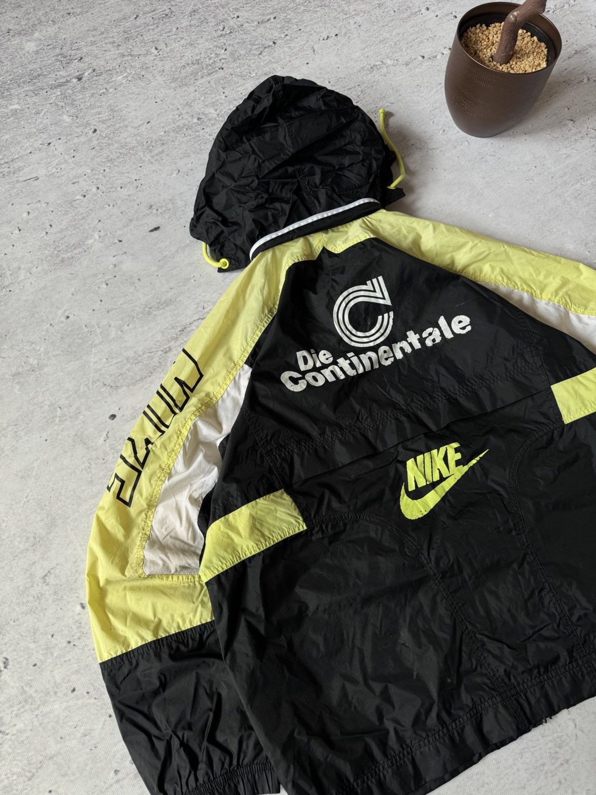 Japanese Brand × Nike × Vintage NIKE BORUSSIA DORTMUND VINTAGE BASIC LOGO BAGGY LIGHT JACKET Size US L / EU 52-54 / 3 - 8 Thumbnail