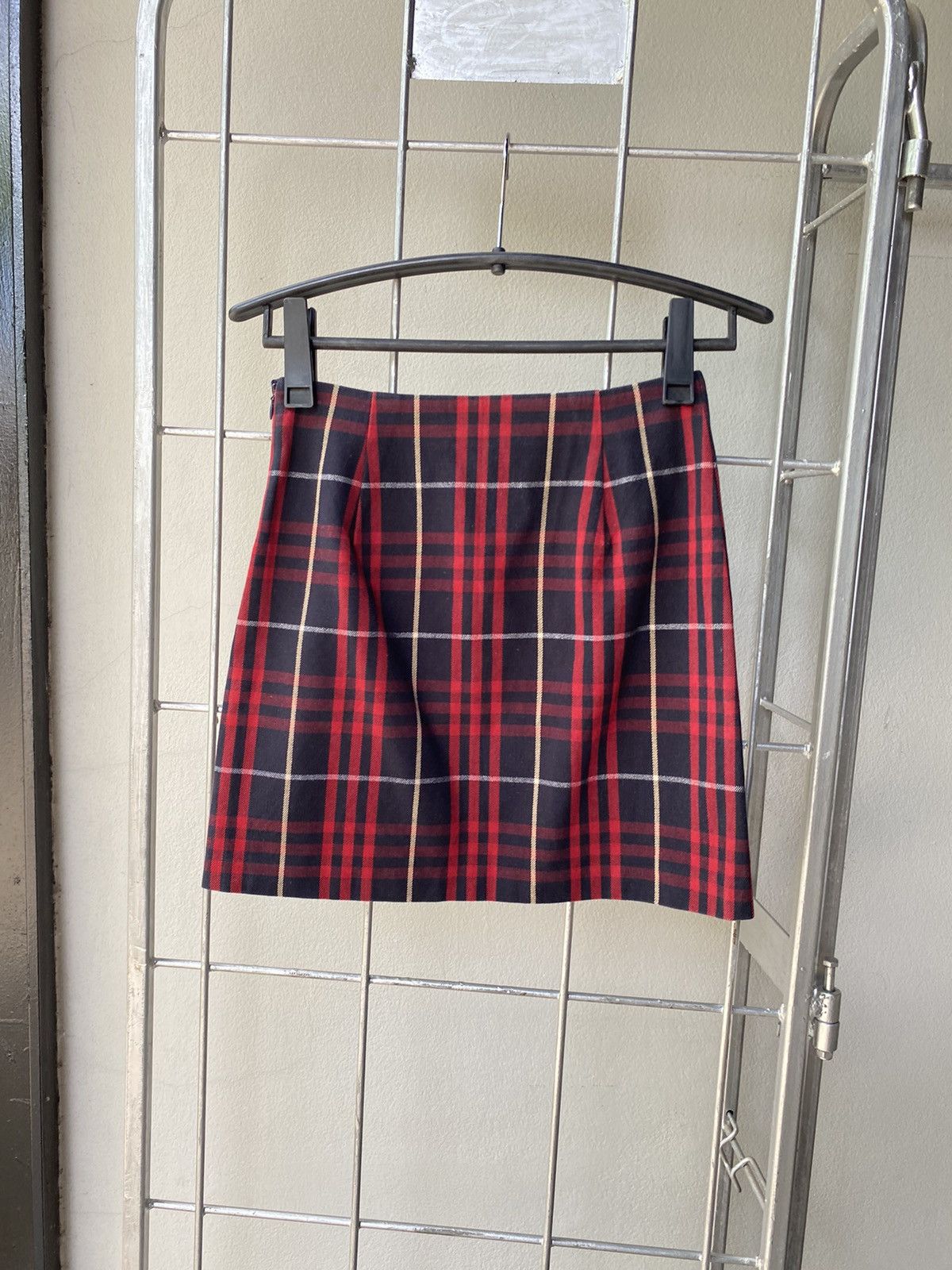 Burberry Burberry Y2K red nova check skirt Size 24" / US 00 / IT 34 - 2 Thumbnail