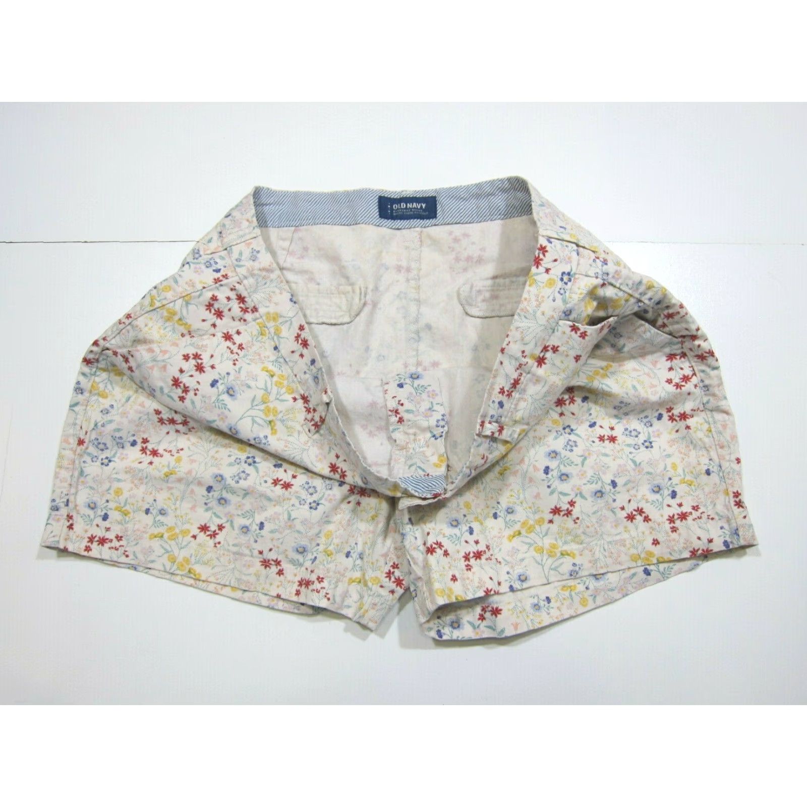 Old Navy Old Navy 100% Cotton Everyday Floral Chino Shorts Women Size 14 Red Blue Beige Size 26" / US 2 / IT 38 - 4 Thumbnail