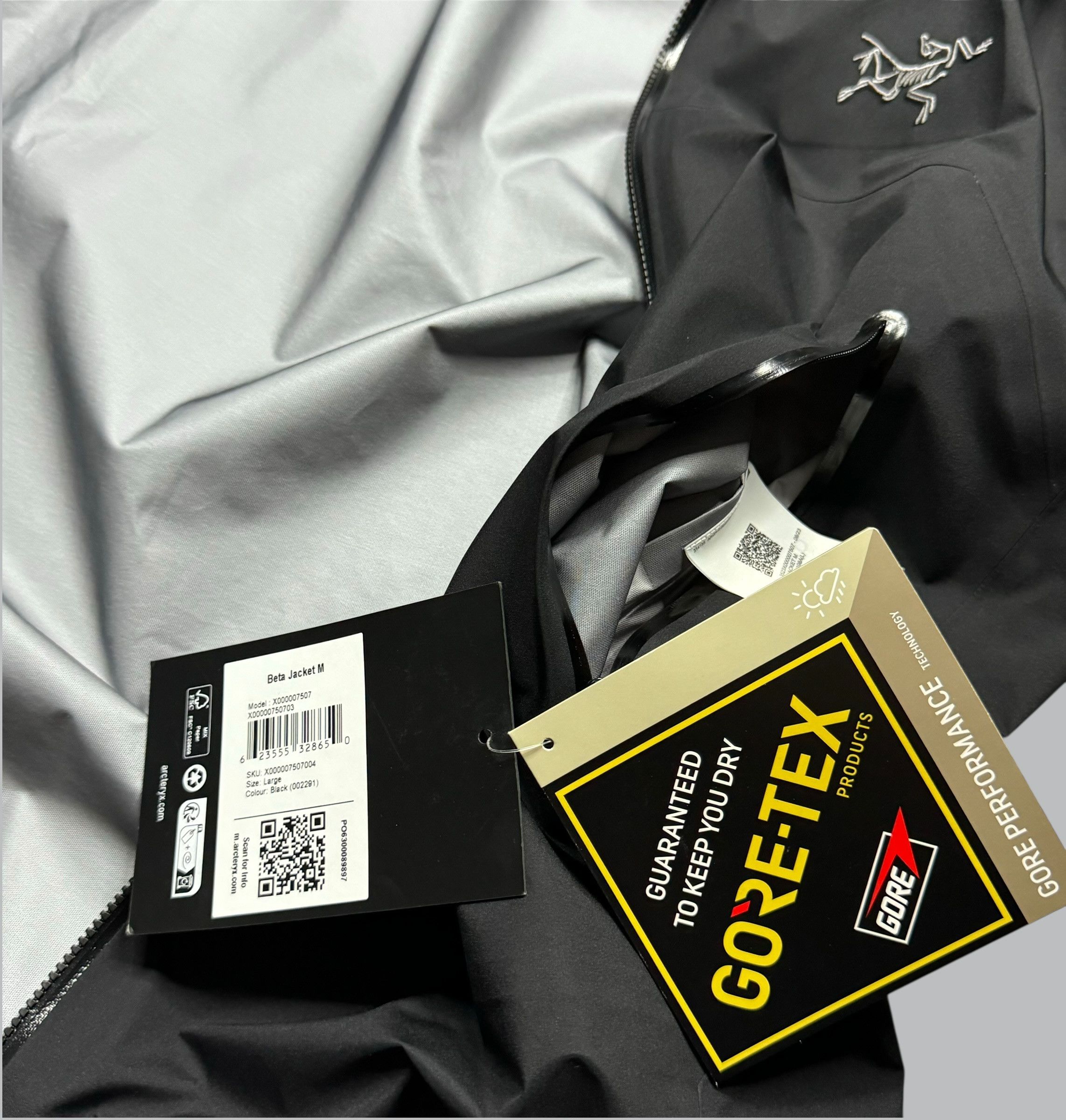 Arc'teryx Arcteryx beta M black gore tex jacket size L Size US L / EU 52-54 / 3 - 6 Thumbnail