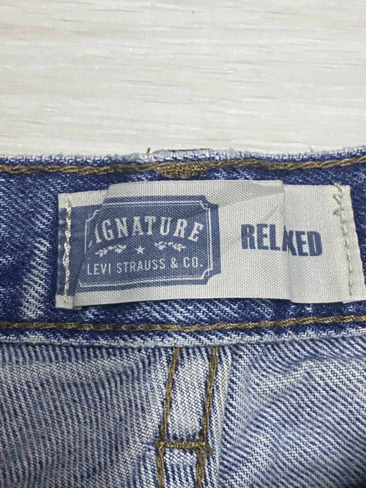 Levi's Vintage Levis Signature Faded Wash Distressed Loose Jeans Size US 34 / EU 50 - 12 Thumbnail