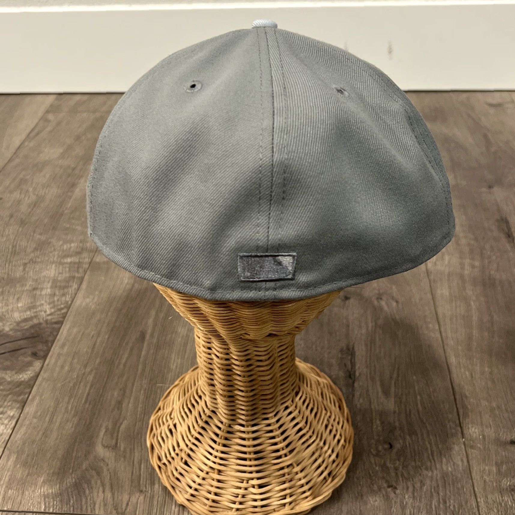 Vintage NEW YORK YANKEES Silver Baseball Cap 8 Exclusive London Mens Size ONE SIZE - 4 Thumbnail