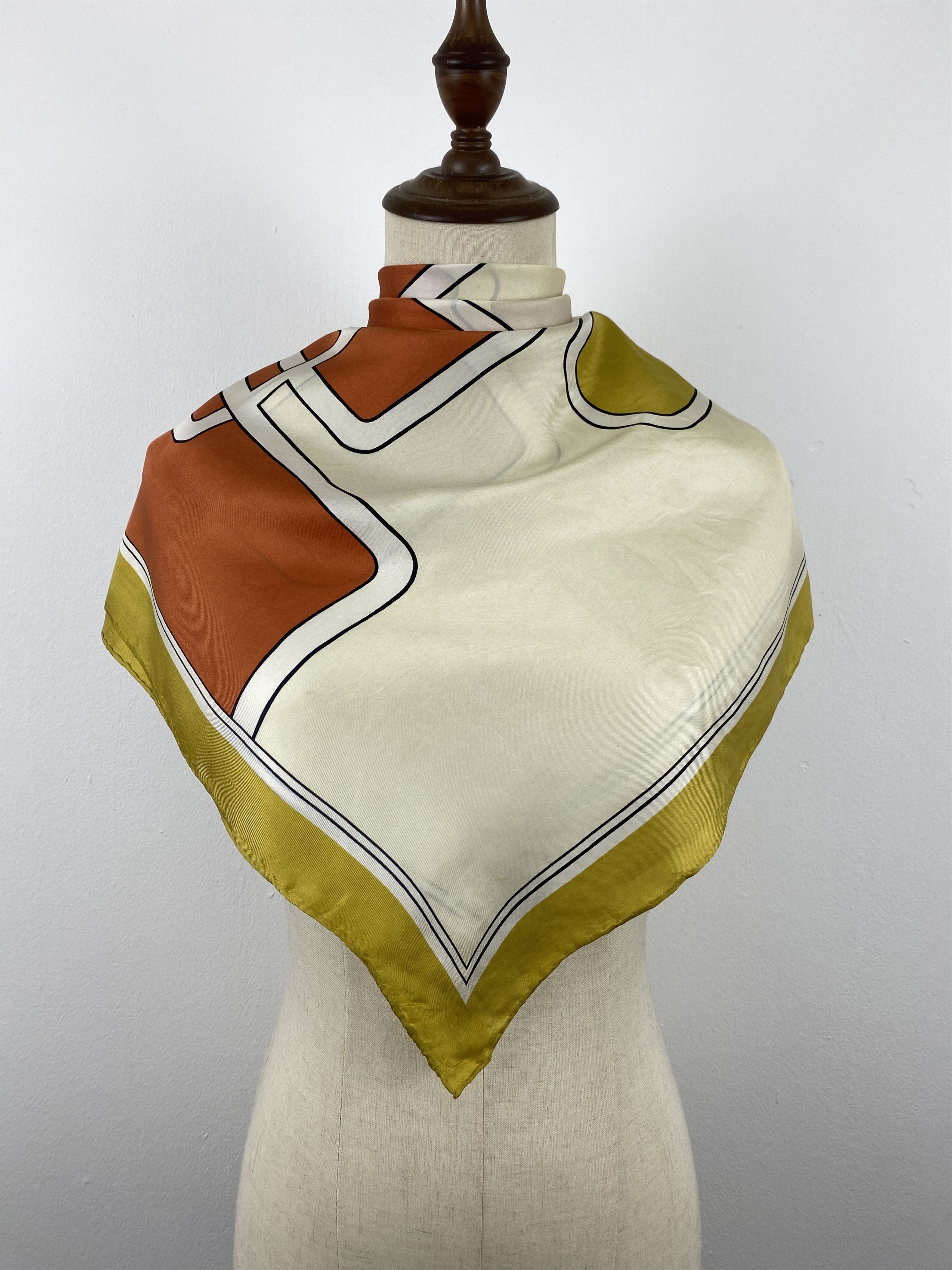 Japanese Brand Vintage Japanese Brand Silk Scarf SN0155 Size ONE SIZE - 1 Thumbnail