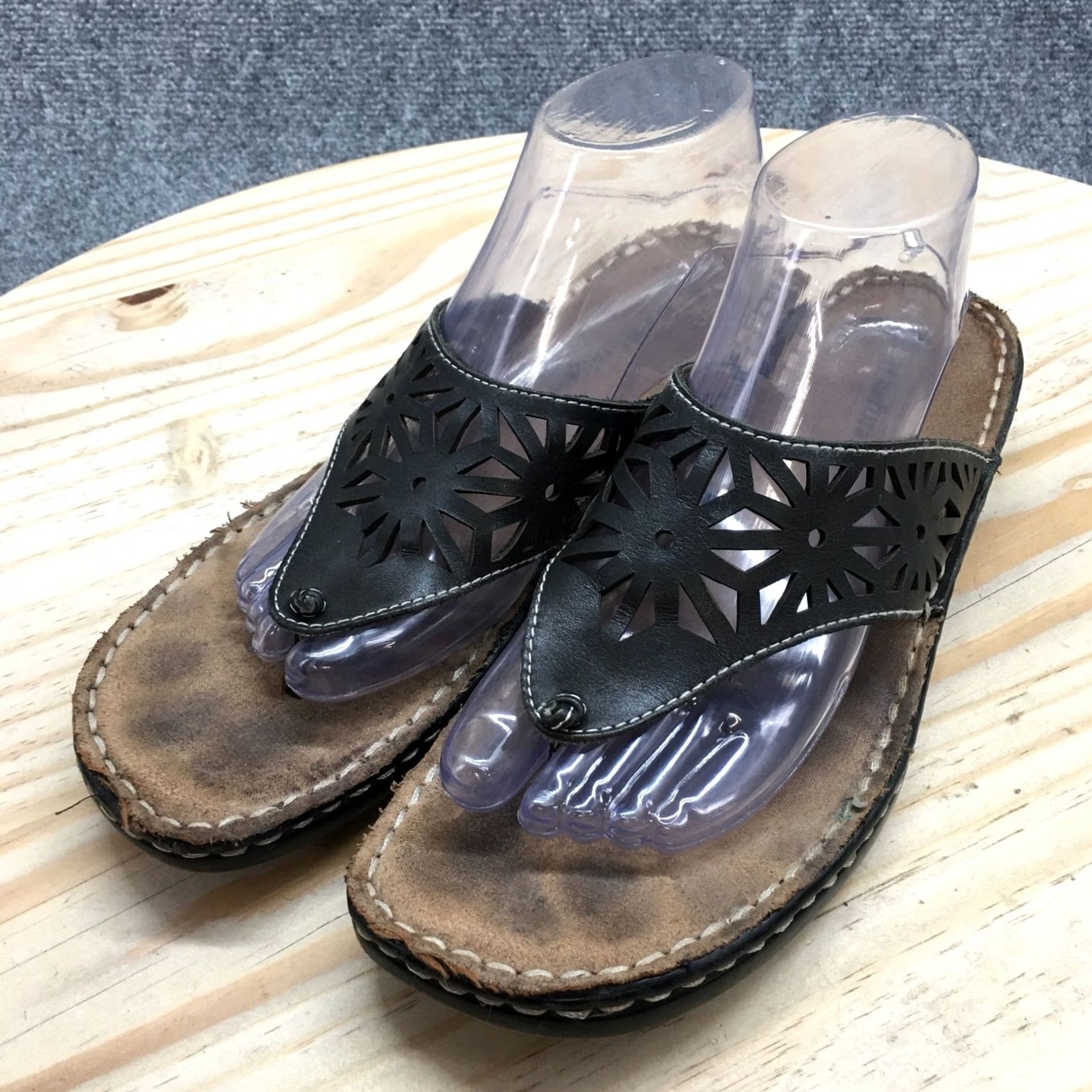 Naturalizer Naturalizer Sandals Women 10M Black Leather Cutout Thong Comfort Slip On Casual Shoe Cortout? Size US 10 / IT 40 - 3 Thumbnail