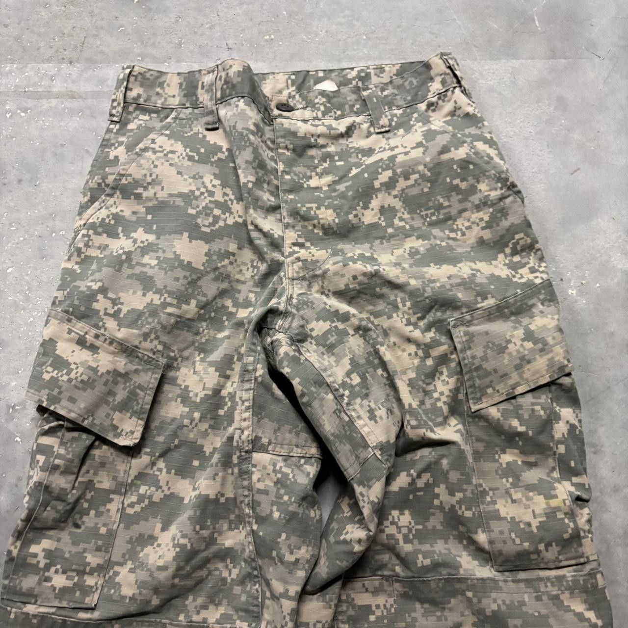 Japanese Brand × Vintage Crazy Vintage Y2K/2000s Military Camo Streetwear Cargo Pants! Size US 29 - 5 Thumbnail