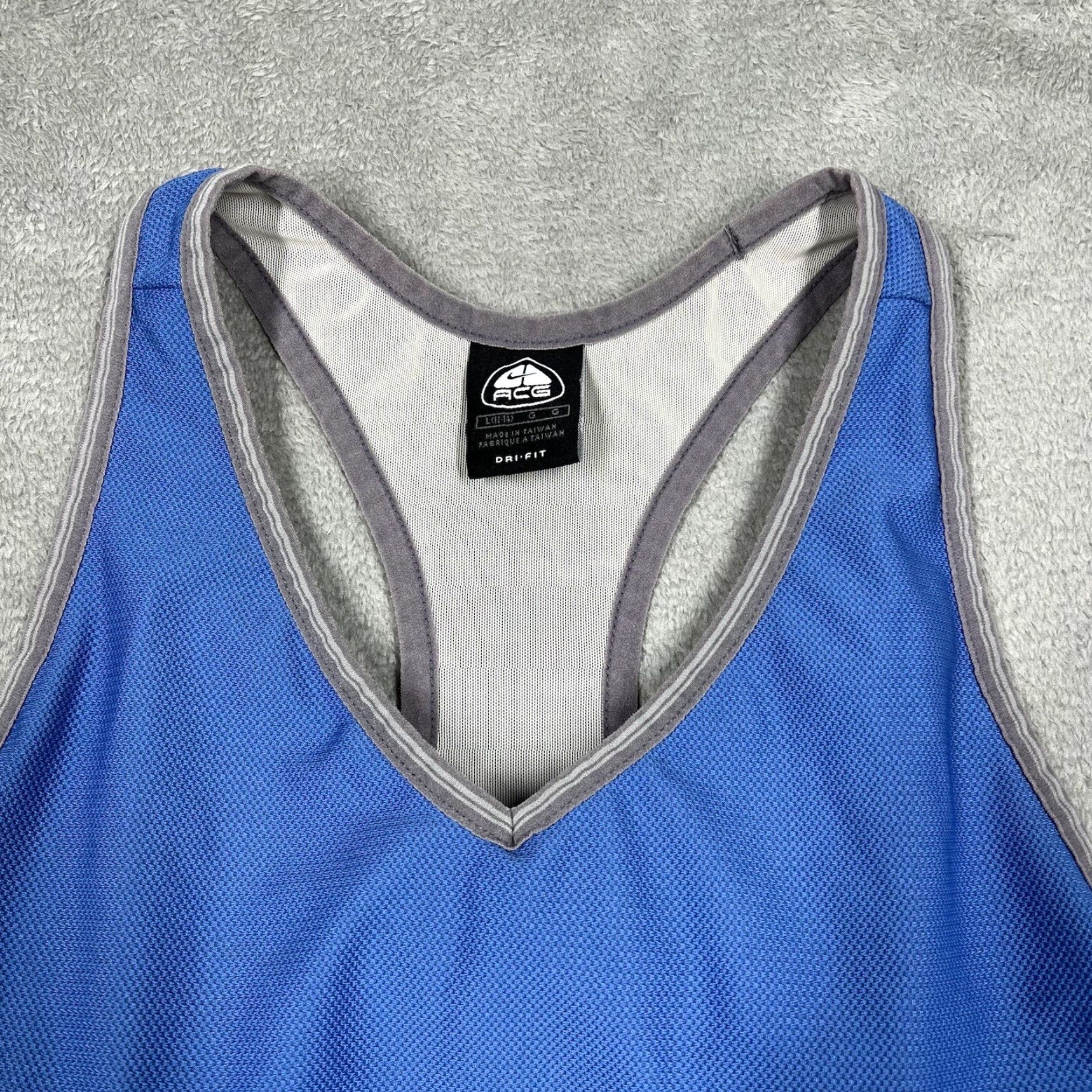 Nike VINTAGE Nike ACG Ladies Large Racerback Tank Top Side Pocket Shelf Bra Stretch Blue Shirt Womens Size L / US 10 / IT 46 - 4 Thumbnail