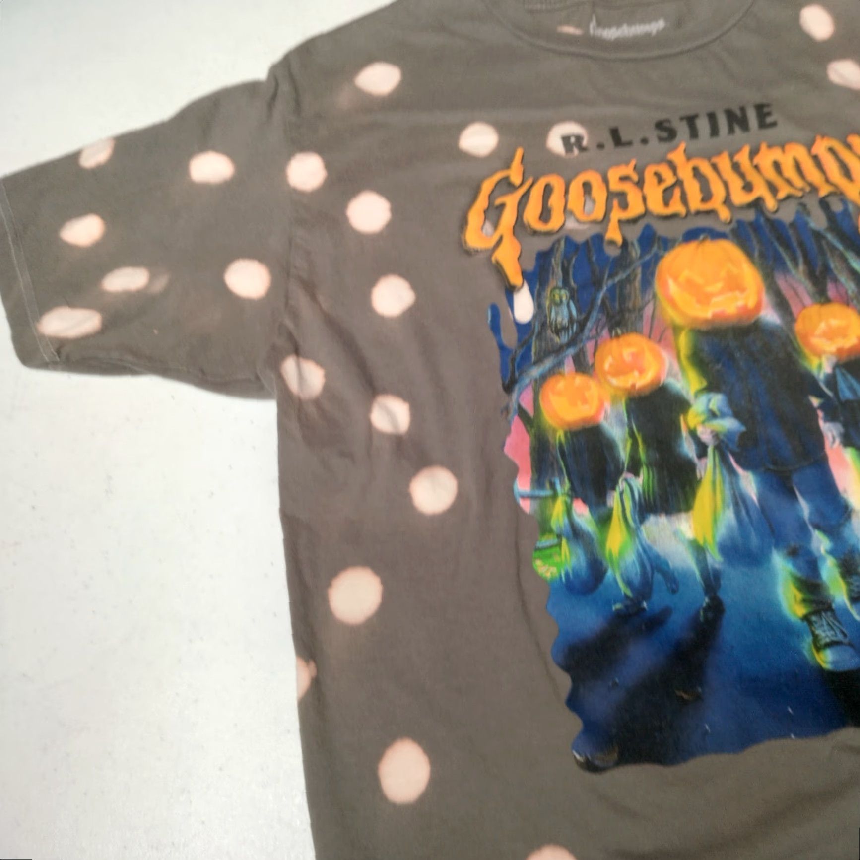 Vintage VINTAGE Goosebumps T-Shirt Women Medium Cropped Pumpkin Head Graphic Bleach Dyed Gray Halloween Horror Reading Novel Casual Summer Size M / US 6-8 / IT 42-44 - 7 Thumbnail