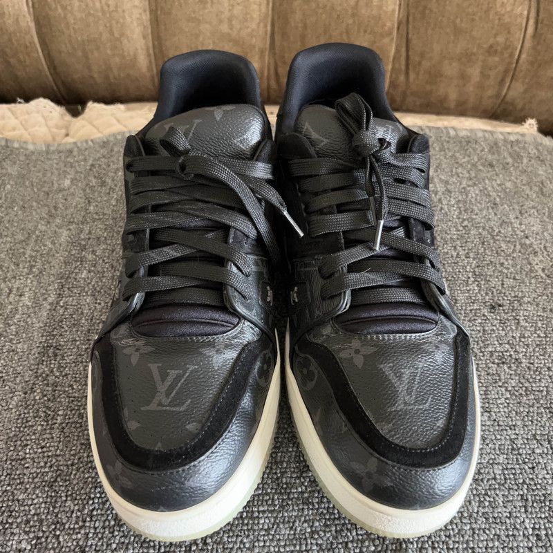 Louis Vuitton Louis Vuitton Trainer Low Top Men's Sneakers - Size US 10.5 / EU 43-44 - 2 Thumbnail